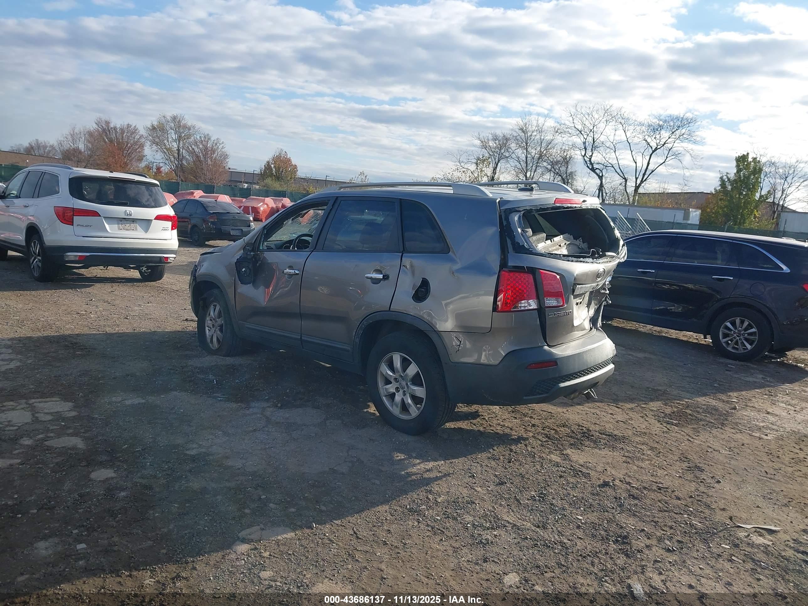 KIA SORENTO image 3