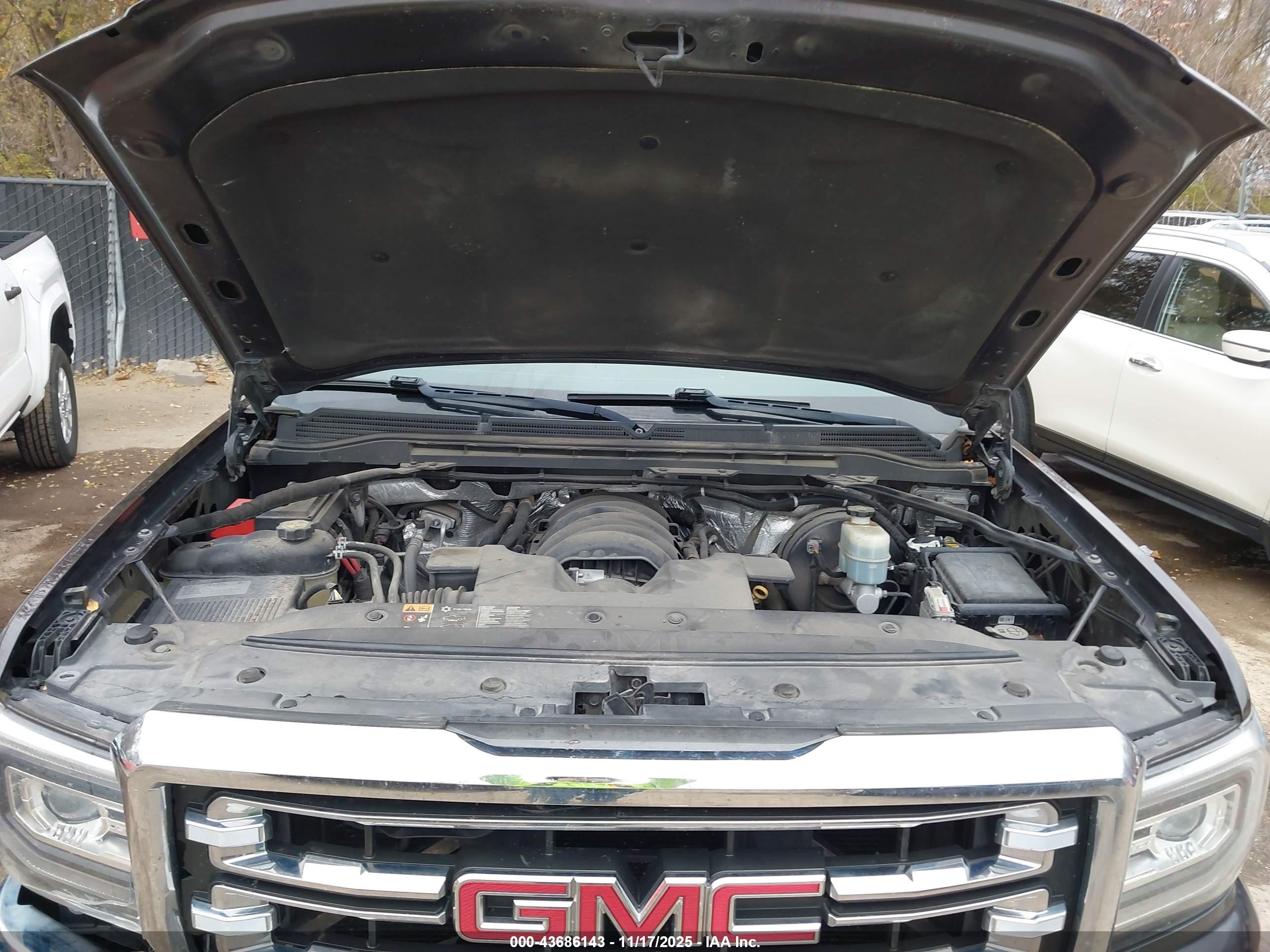 GMC SIERRA image 10