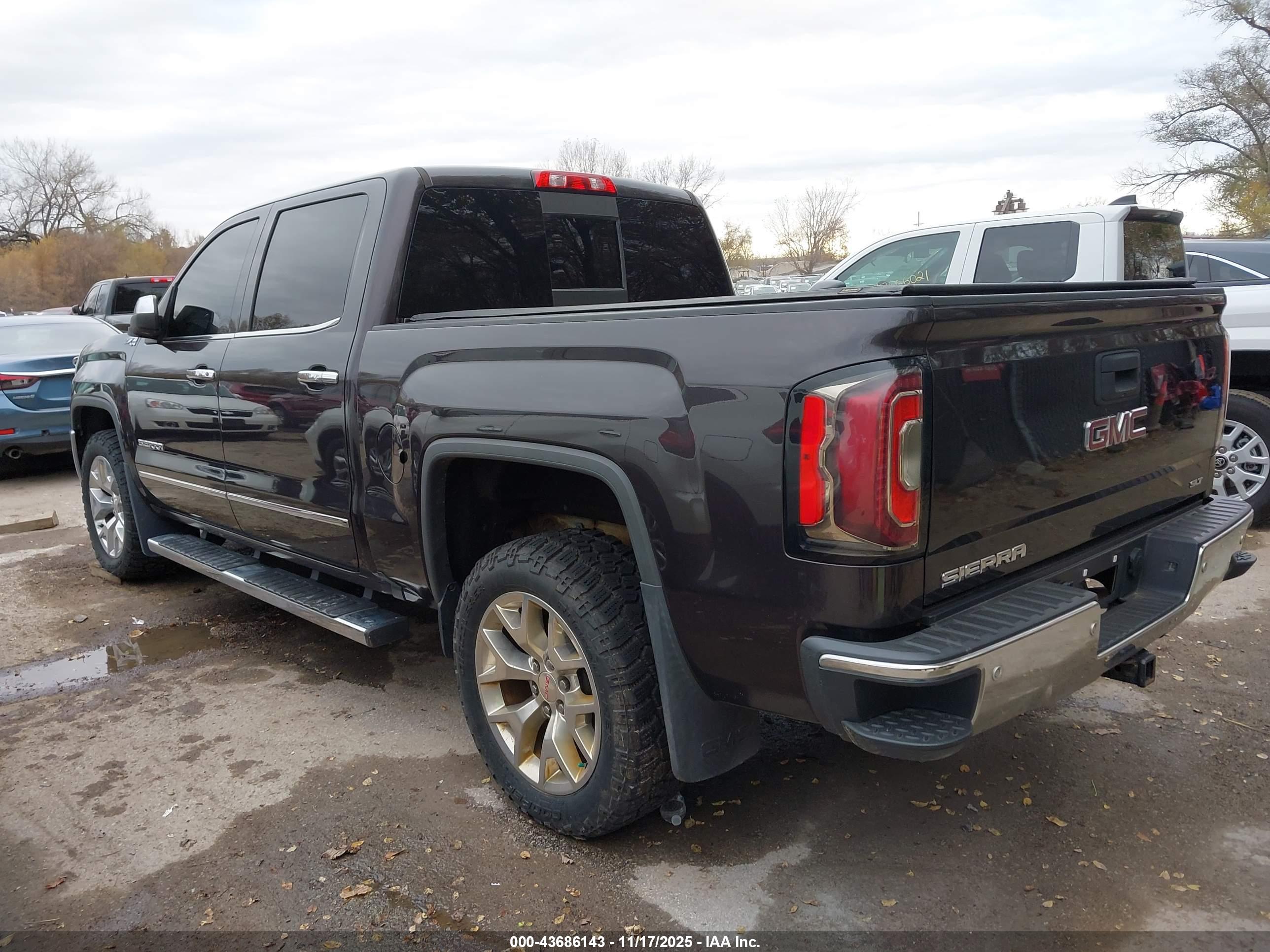 GMC SIERRA image 3