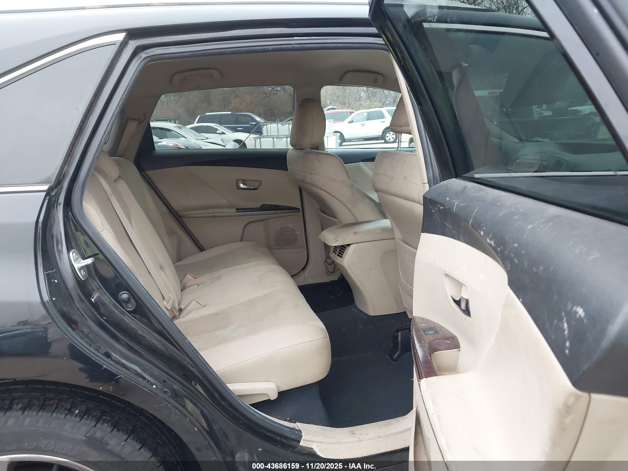 TOYOTA VENZA image 8