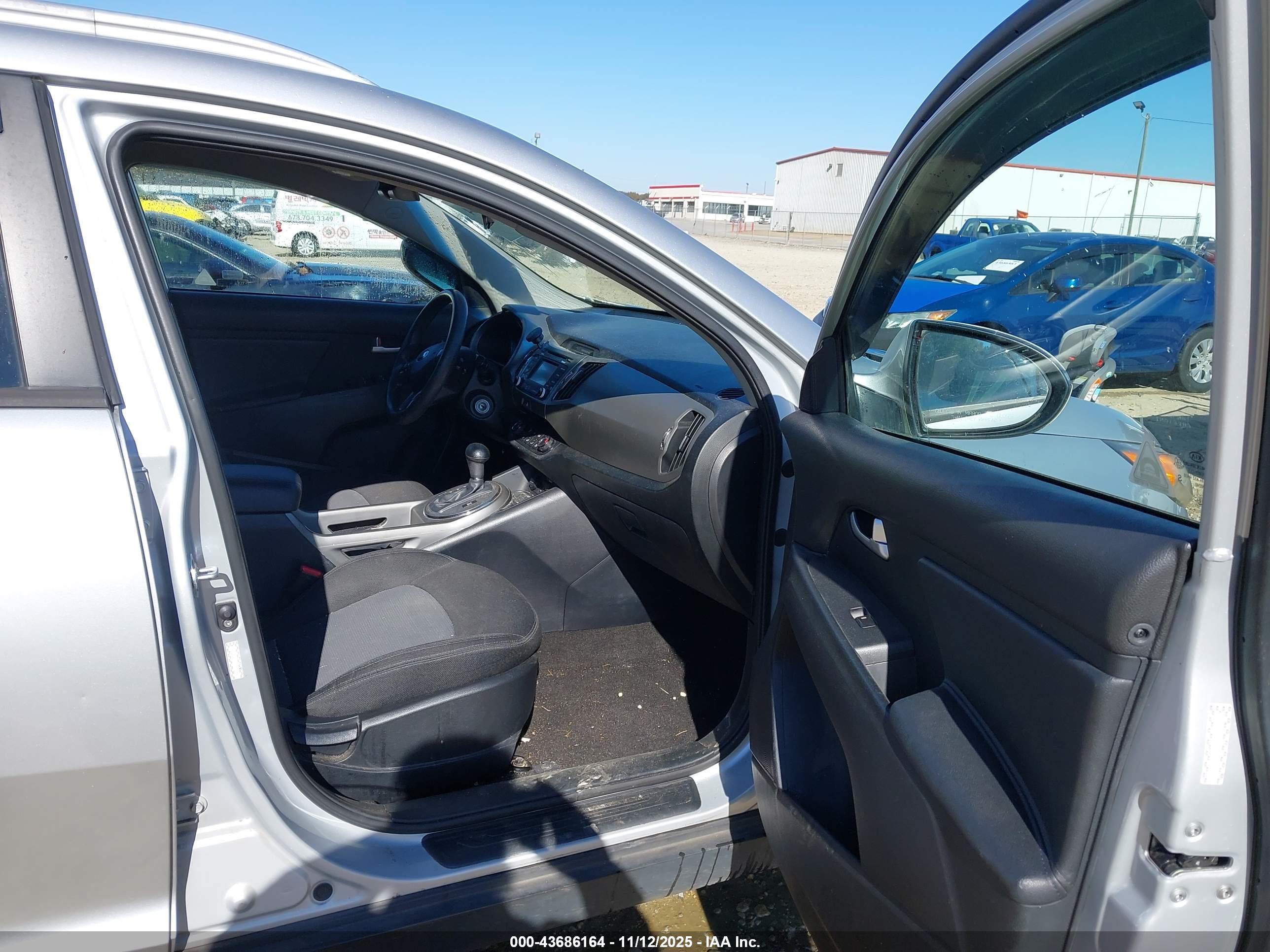 KIA SPORTAGE image 5