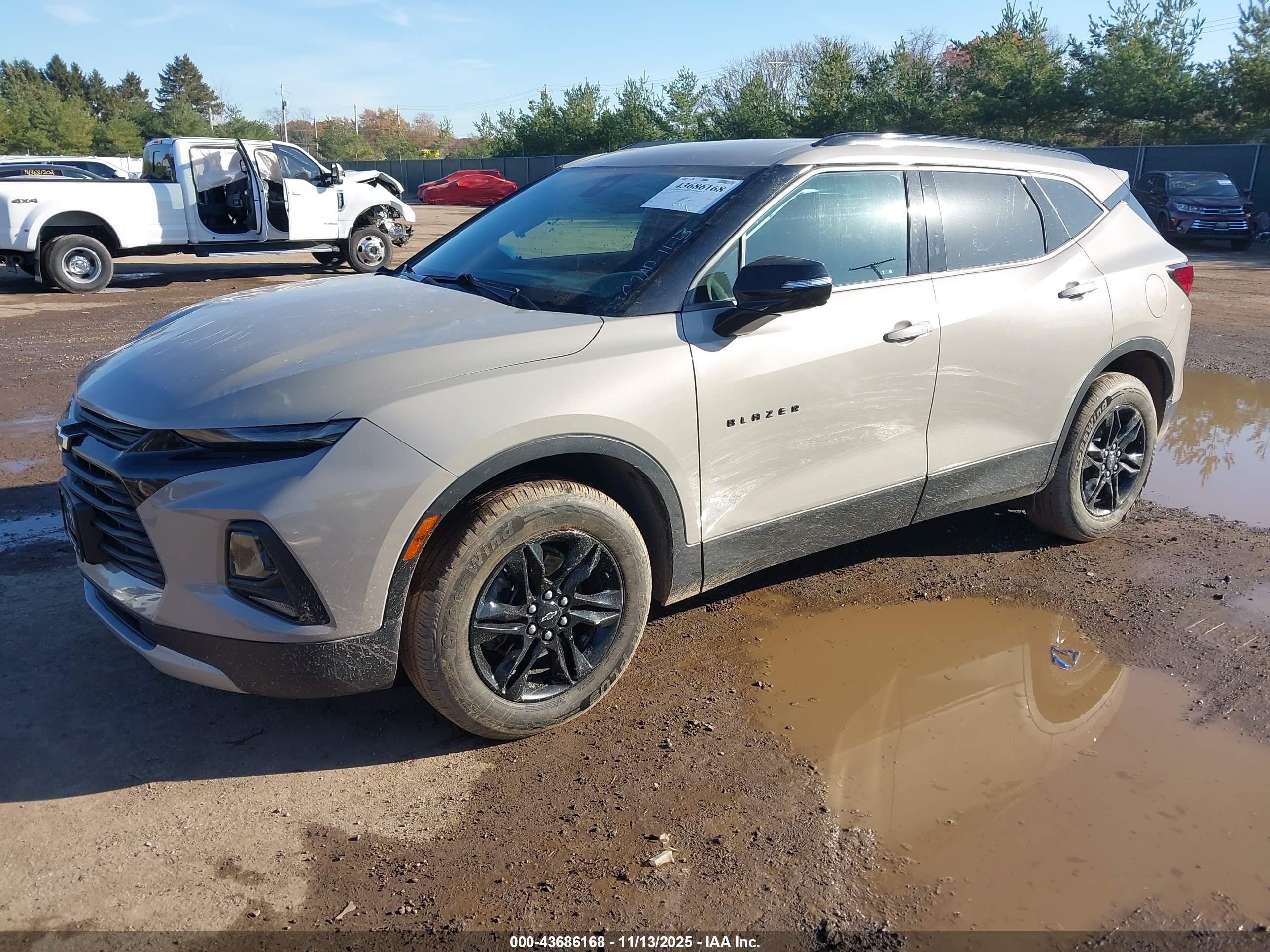 CHEVROLET BLAZER image 2