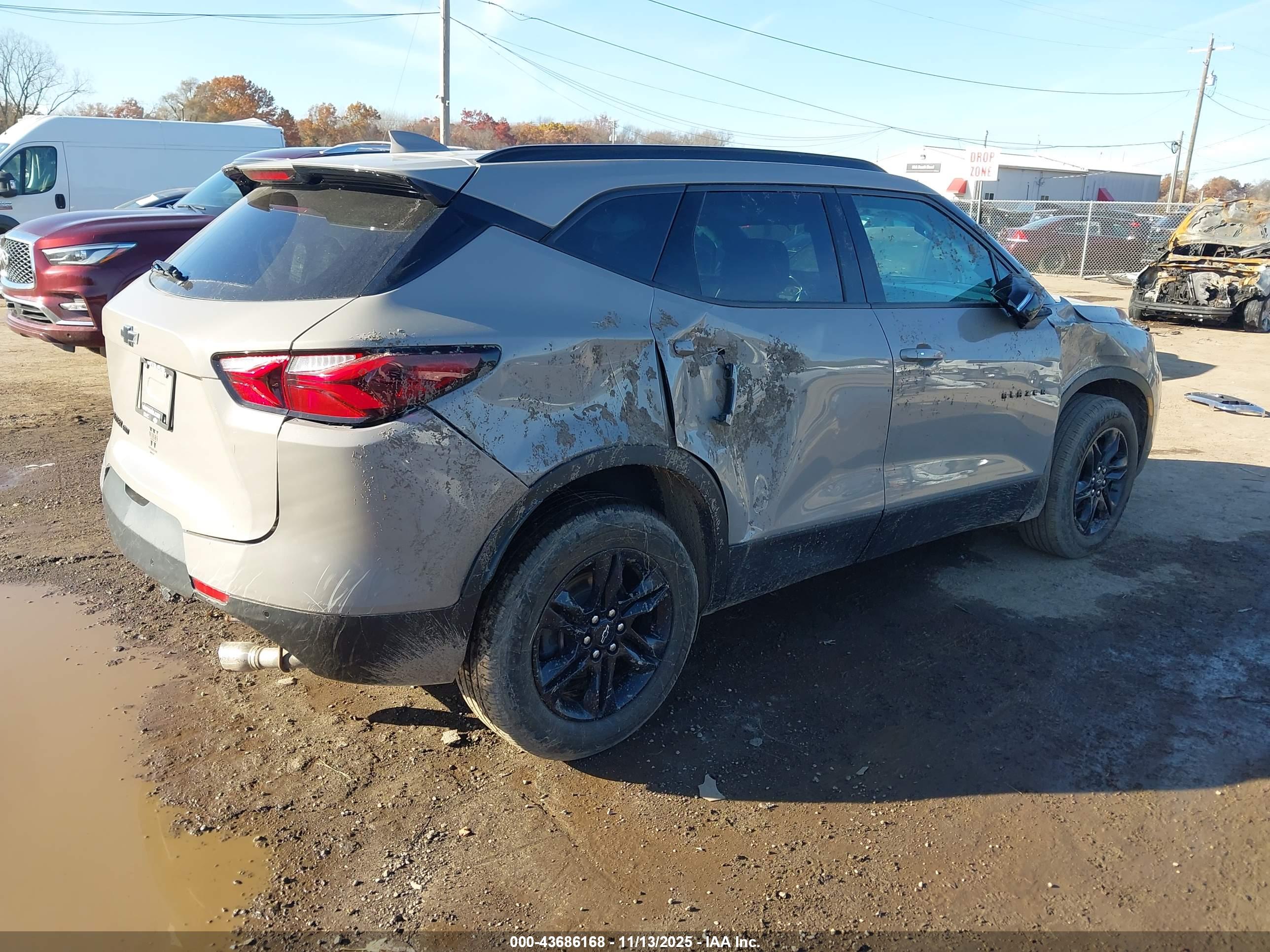 CHEVROLET BLAZER image 4