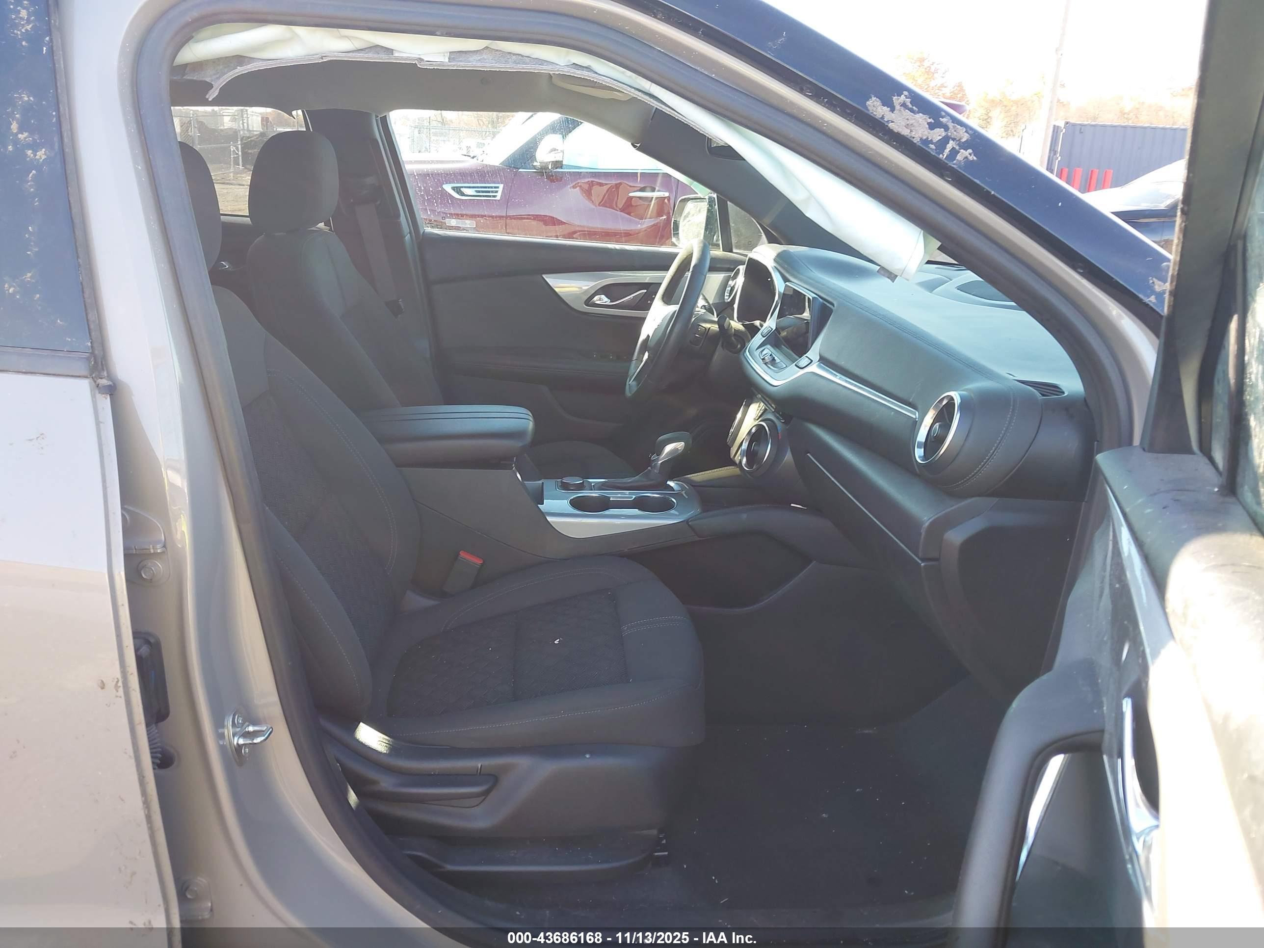 CHEVROLET BLAZER image 5