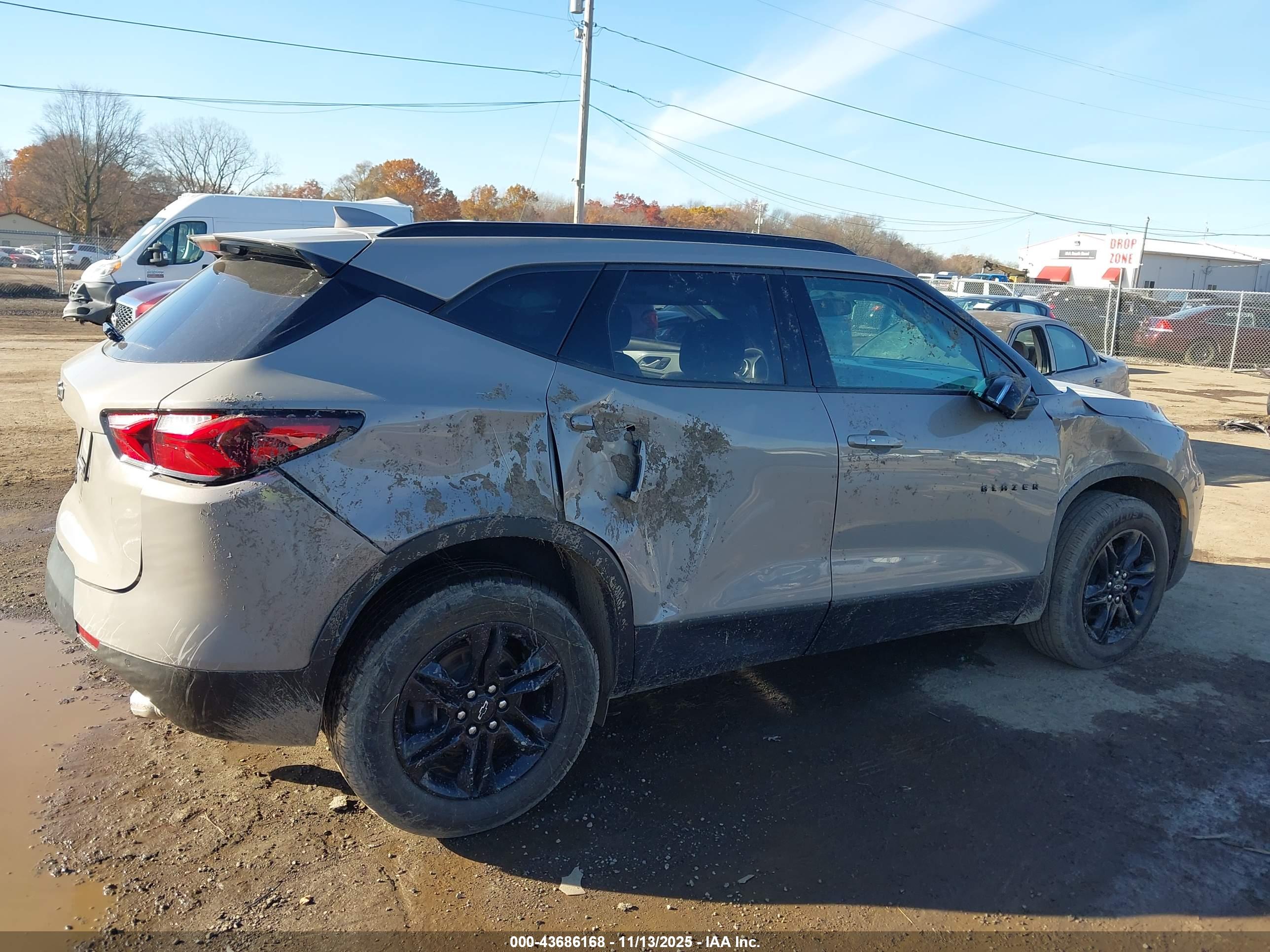 CHEVROLET BLAZER image 6