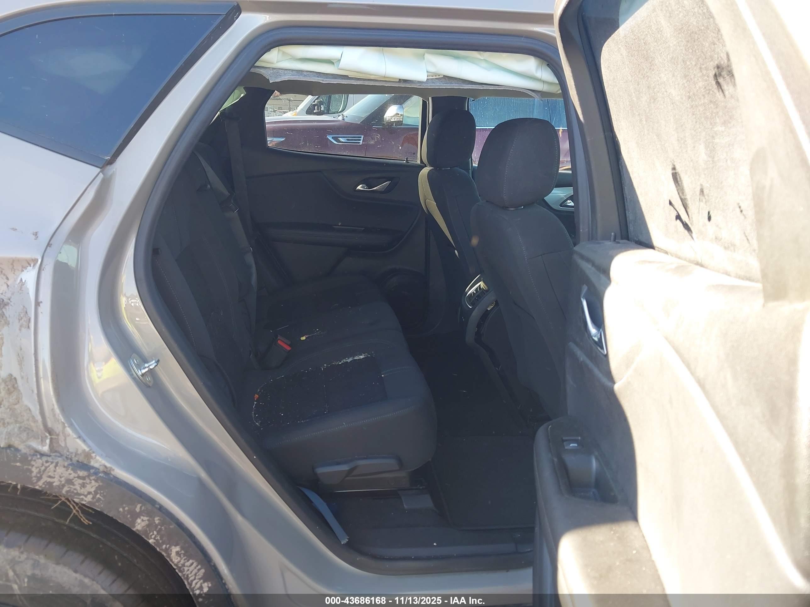 CHEVROLET BLAZER image 8