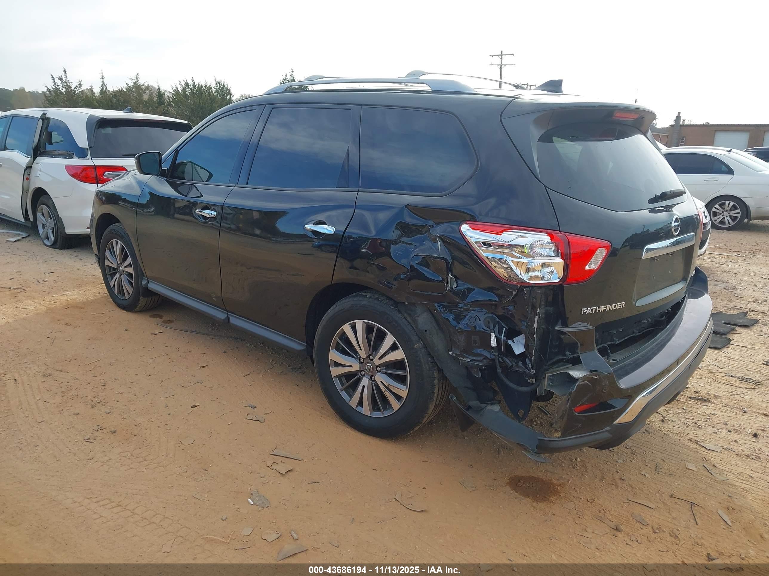 NISSAN PATHFINDER image 3