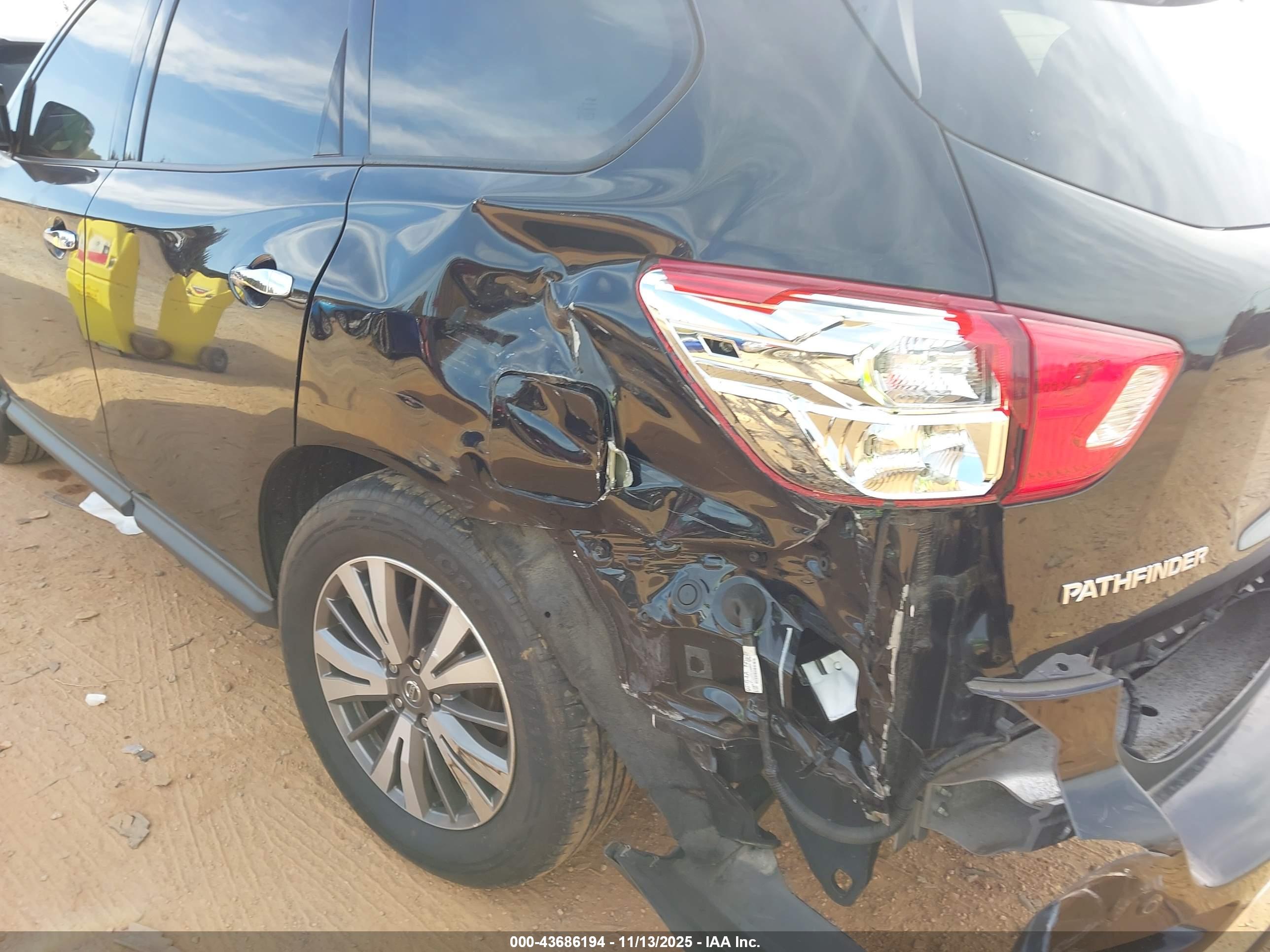 NISSAN PATHFINDER image 6