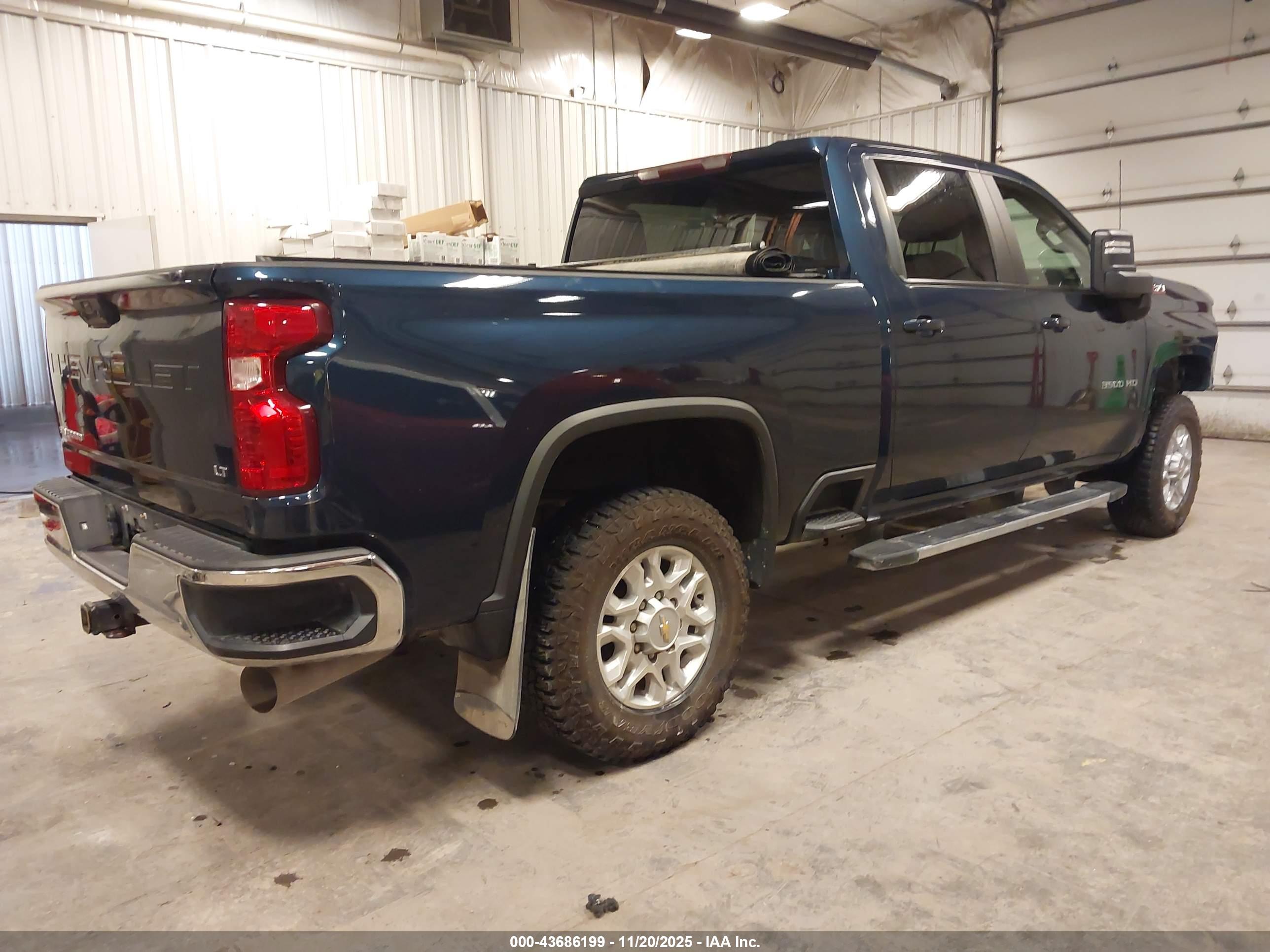CHEVROLET SILVERADO image 4