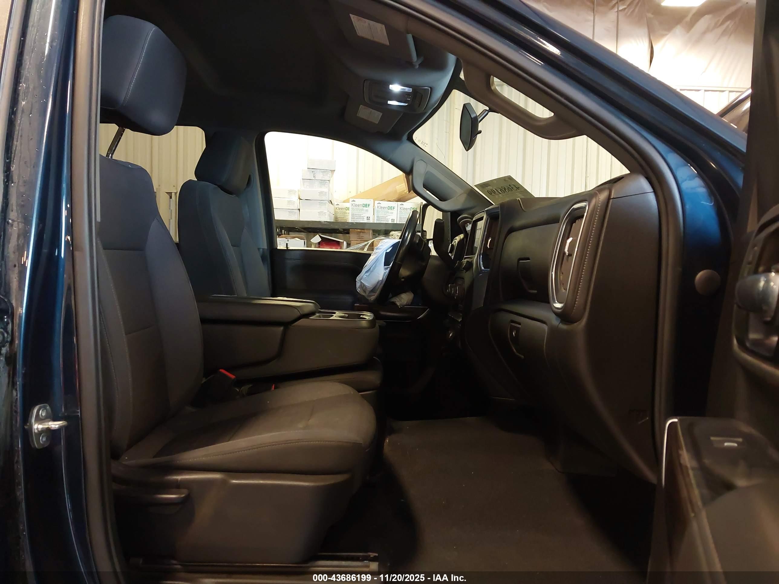 CHEVROLET SILVERADO image 7