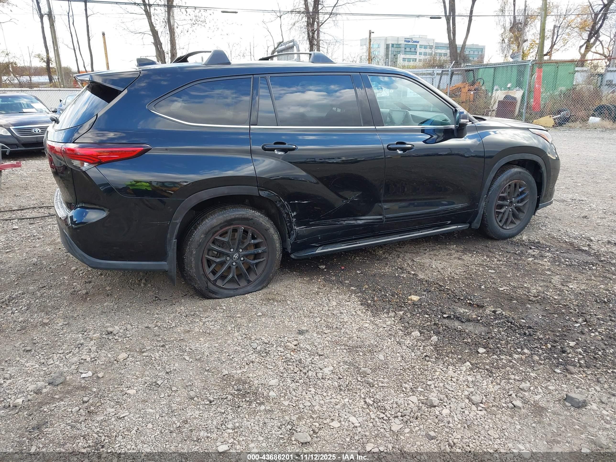 TOYOTA HIGHLANDER image 4