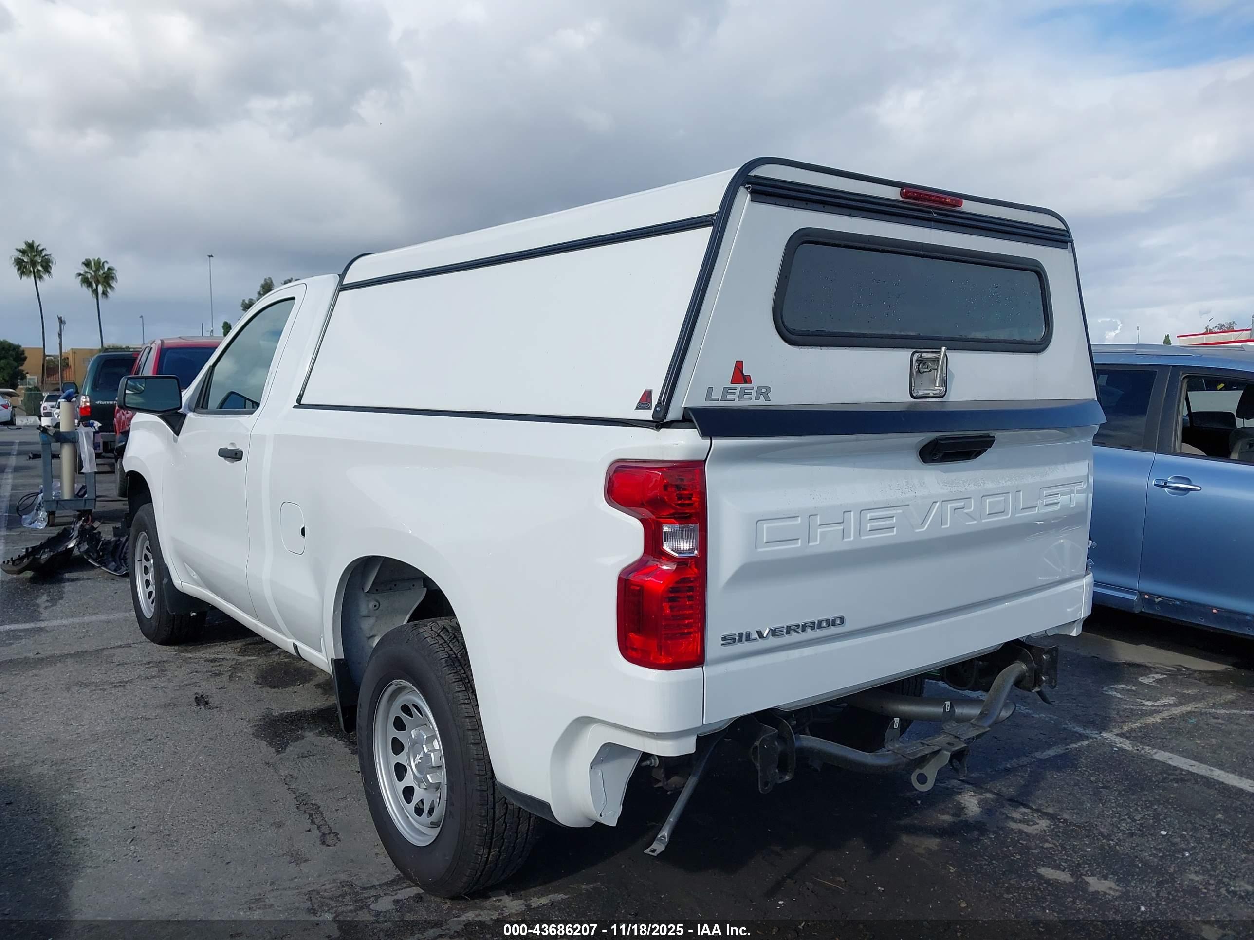 CHEVROLET SILVERADO image 3