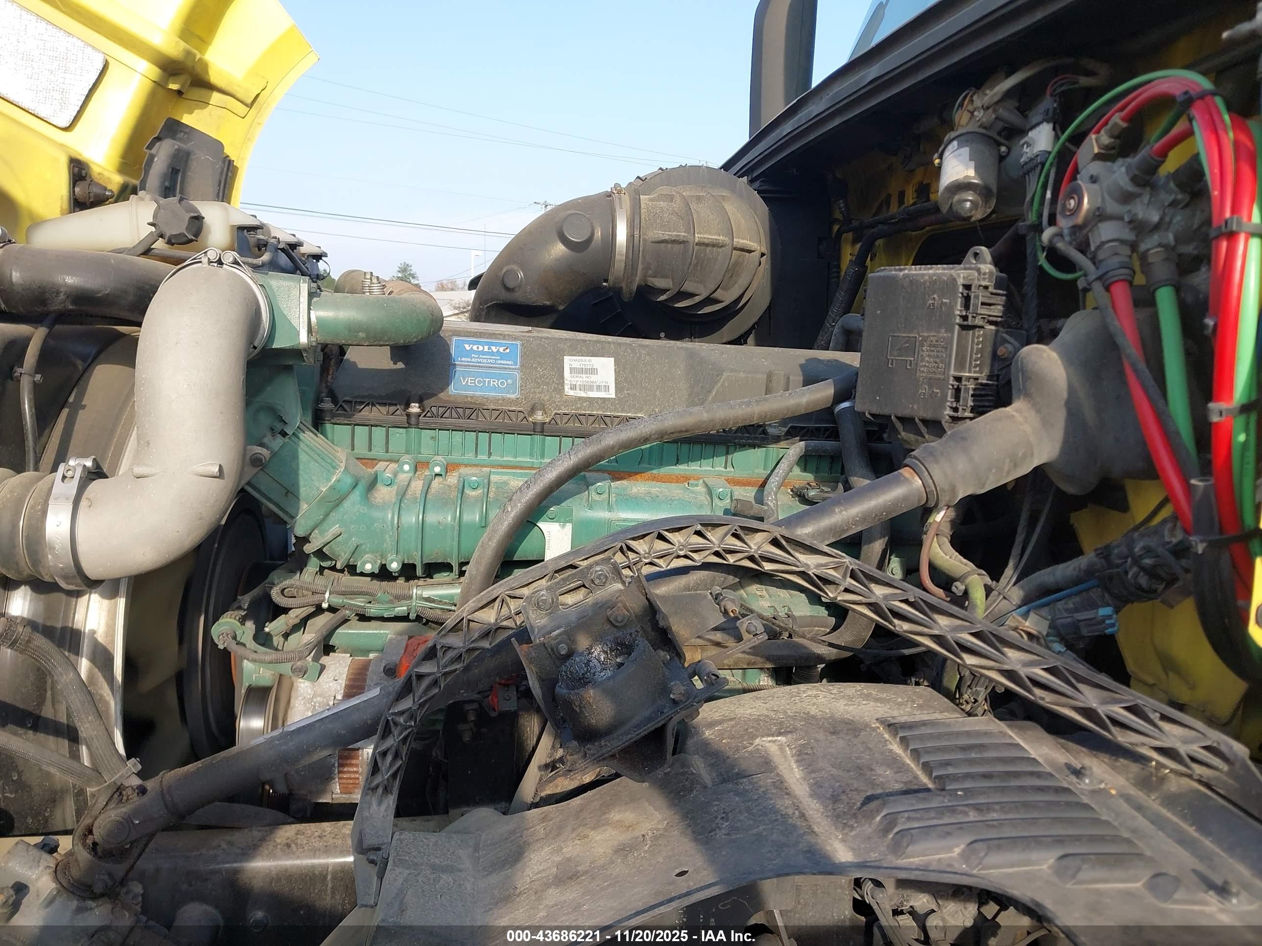 VOLVO VN image 10