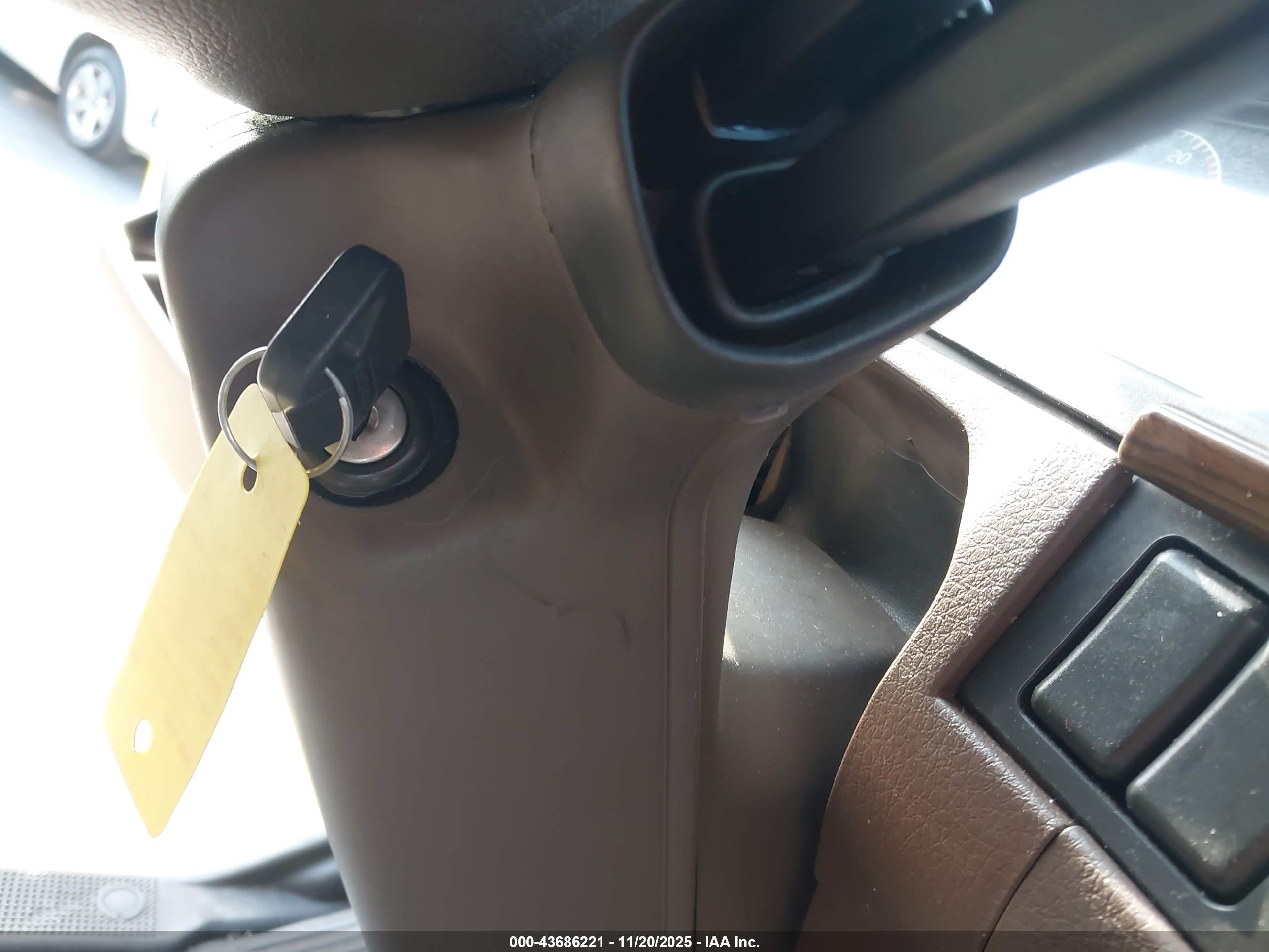 VOLVO VN image 11