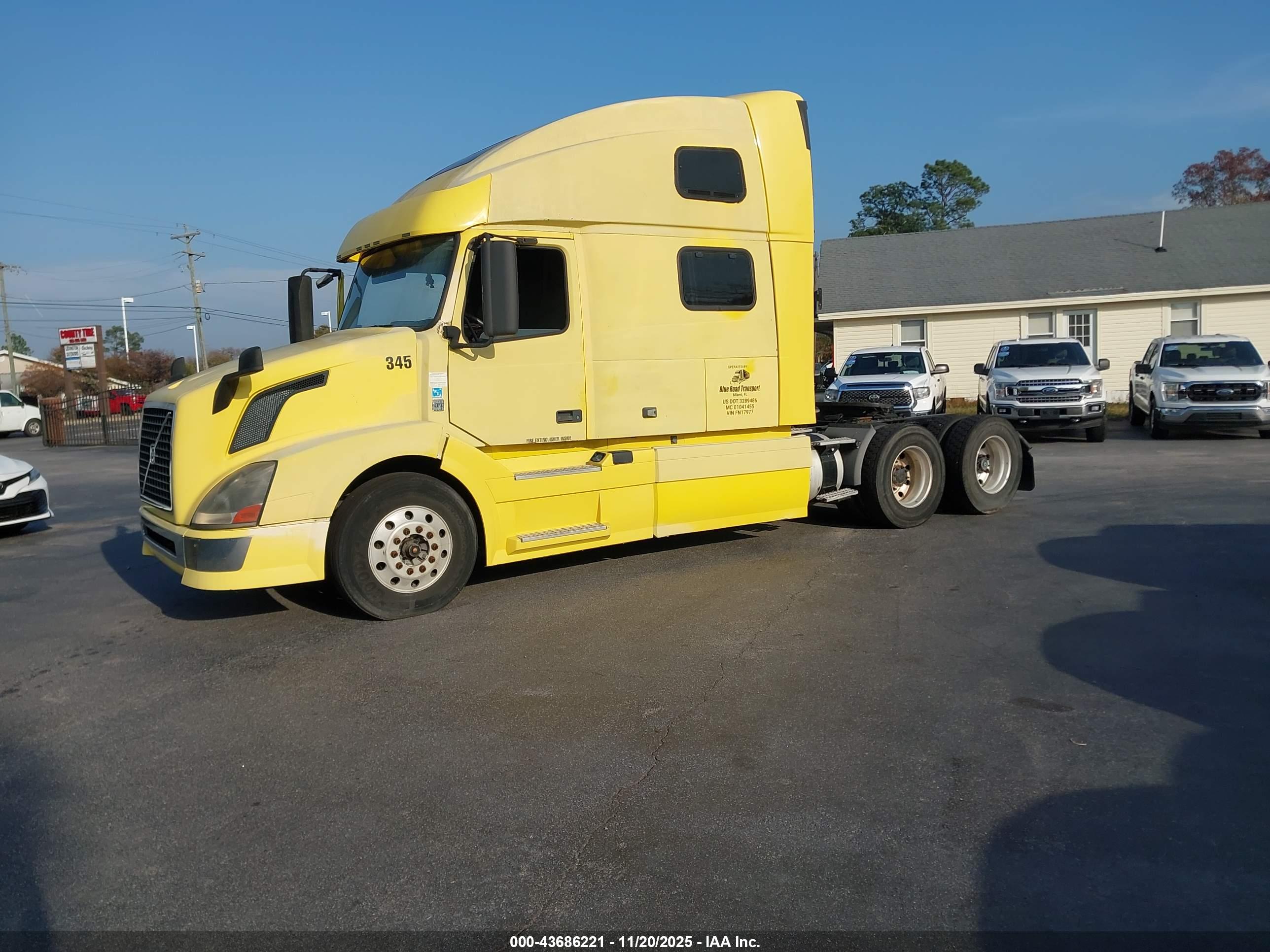 VOLVO VN image 2