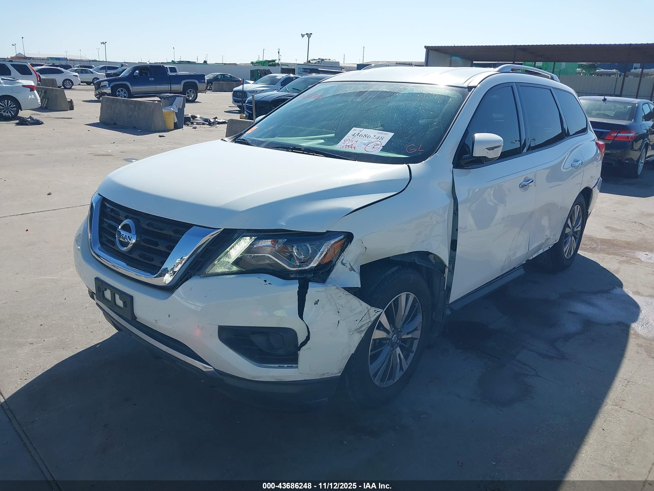 NISSAN PATHFINDER image 2