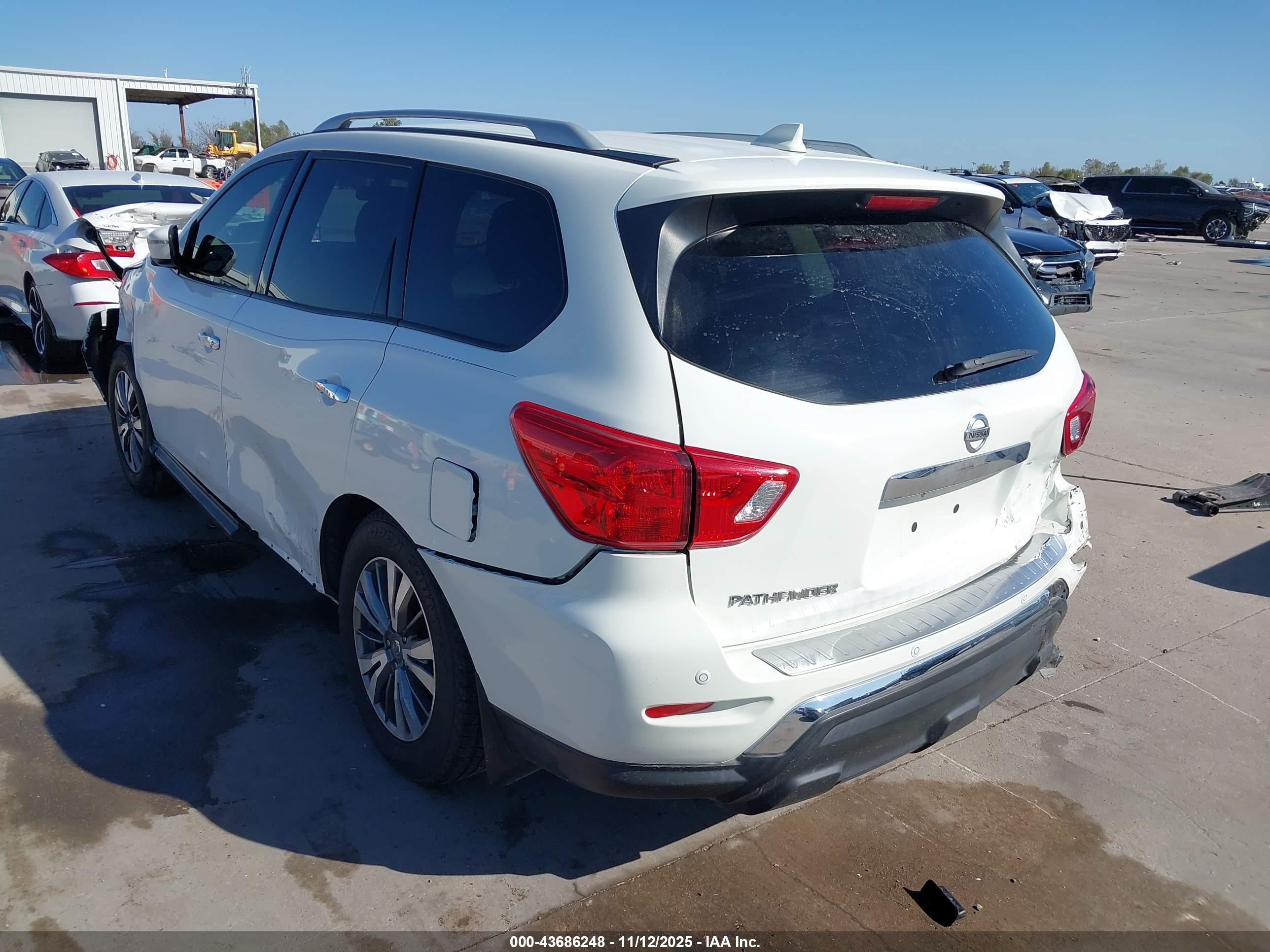 NISSAN PATHFINDER image 3