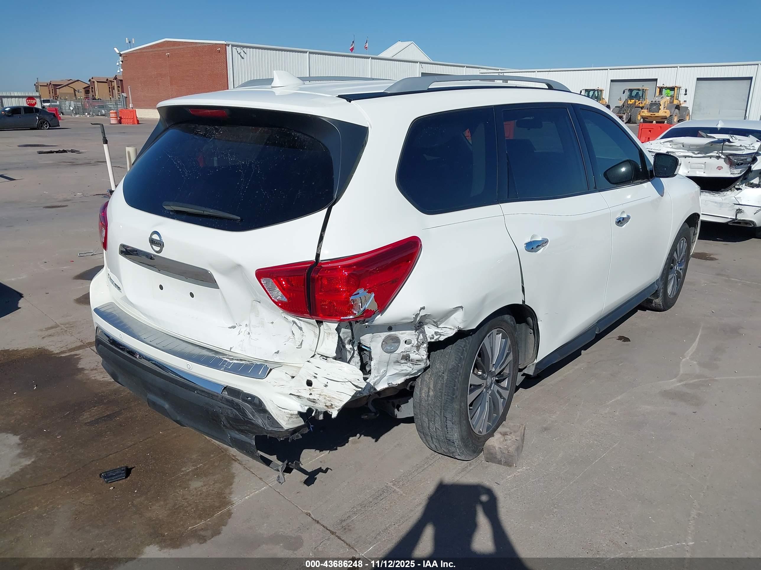 NISSAN PATHFINDER image 4