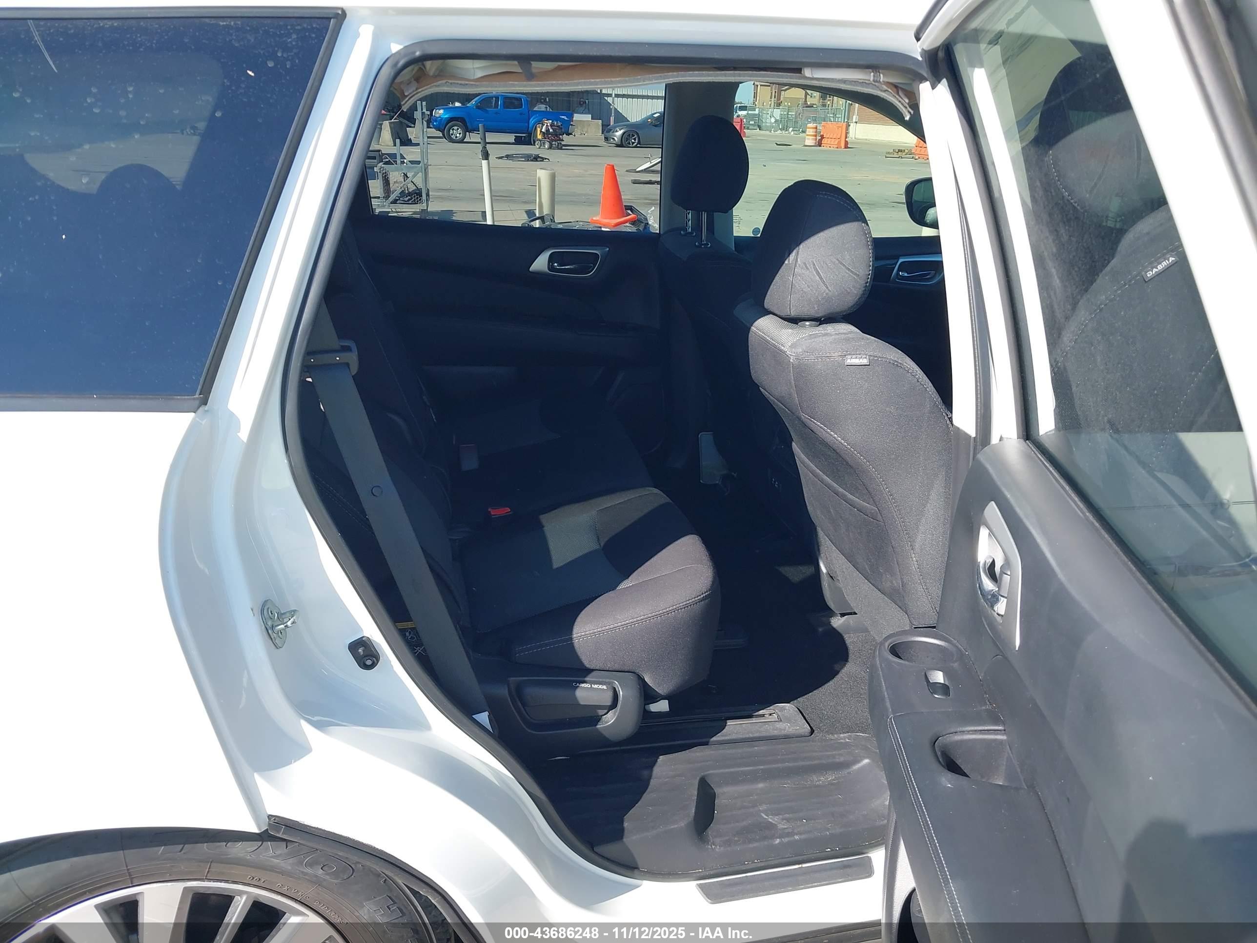 NISSAN PATHFINDER image 8
