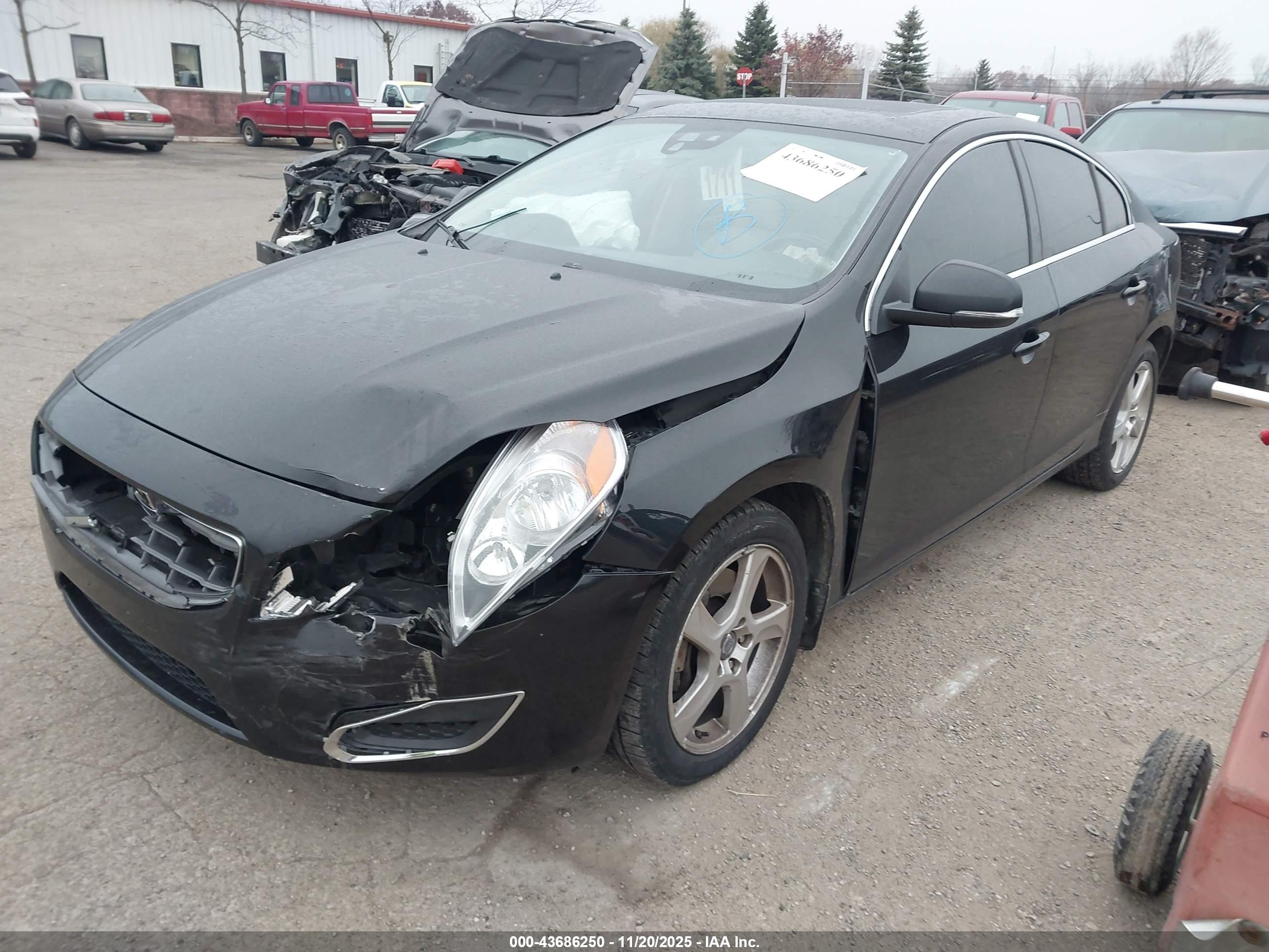 VOLVO S60 image 2