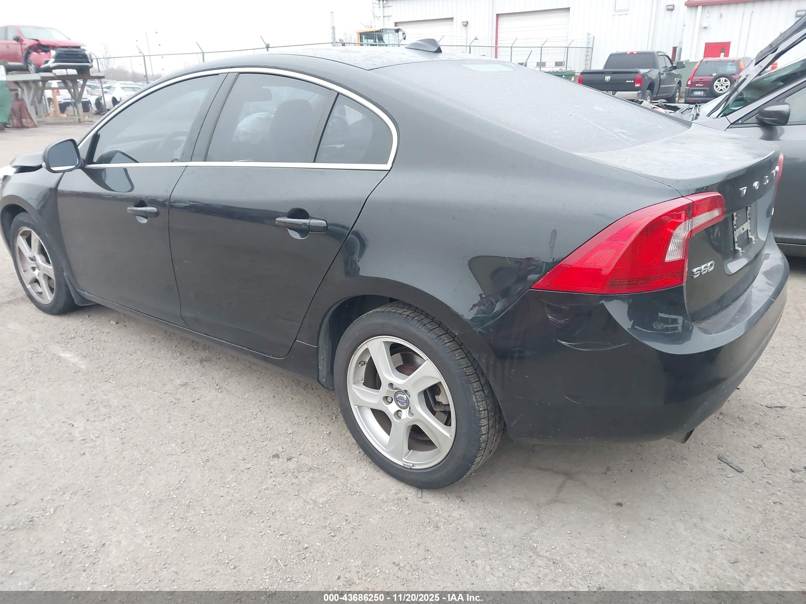 VOLVO S60 image 3