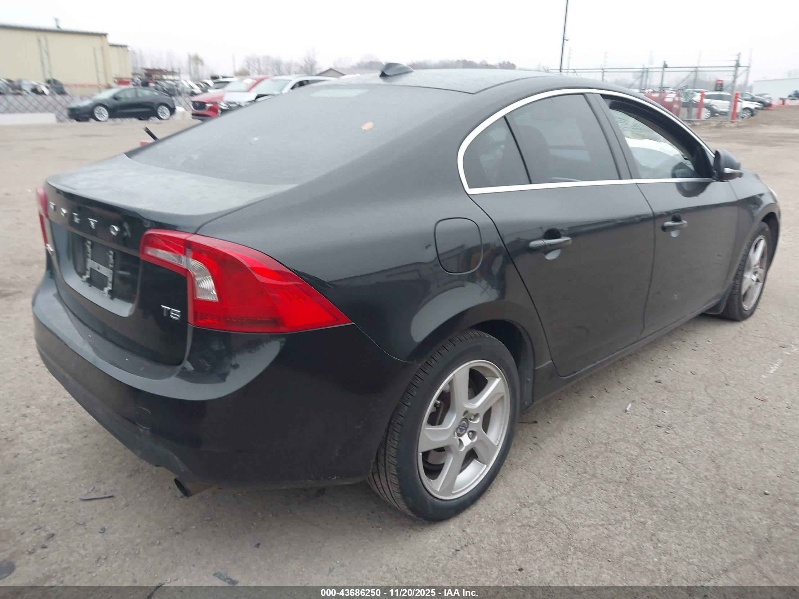 VOLVO S60 image 4