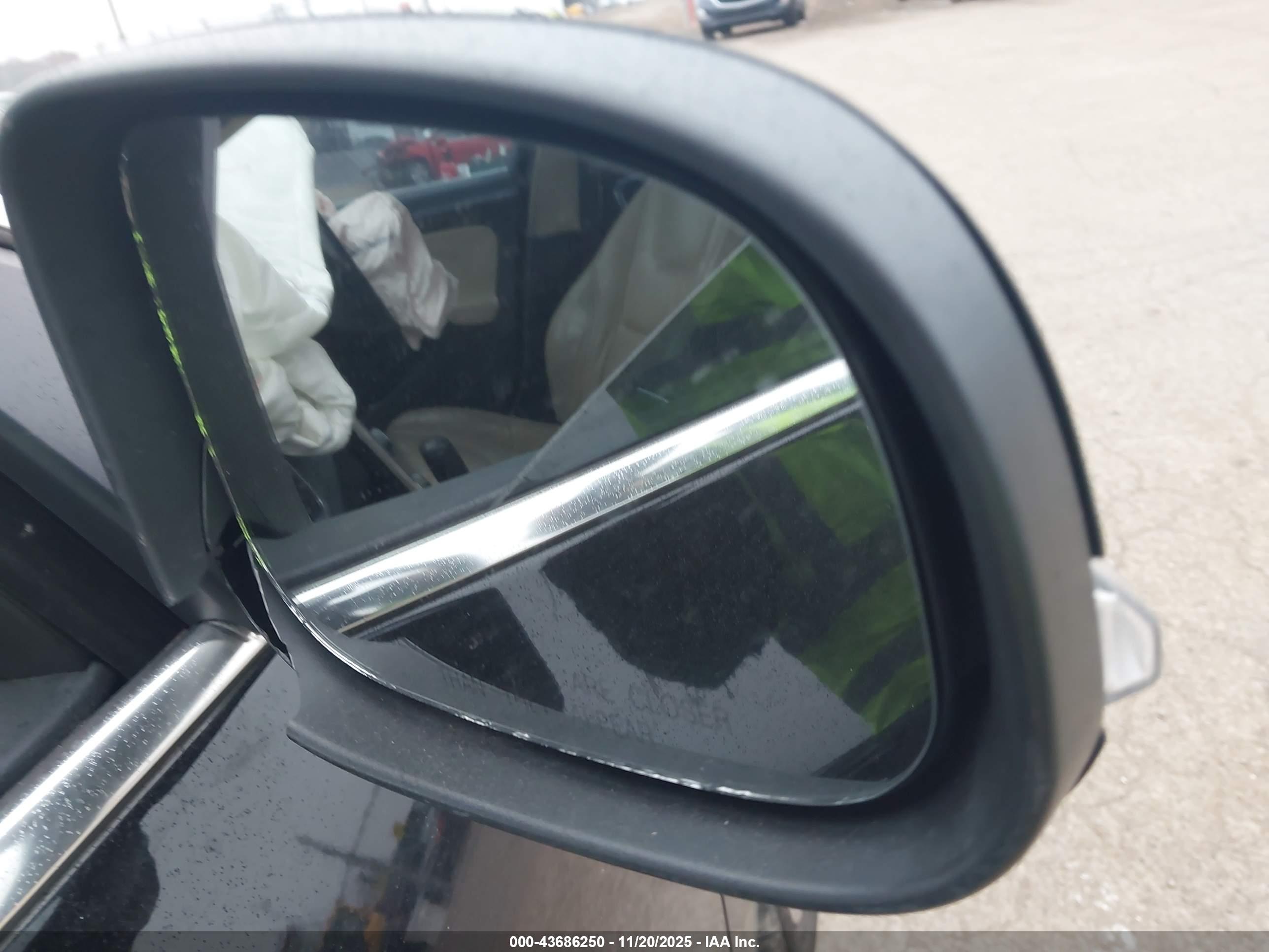 VOLVO S60 image 5