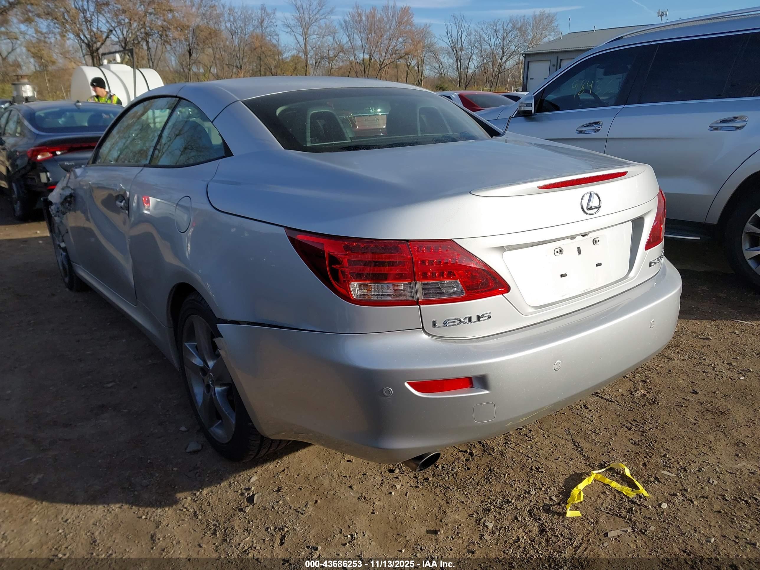 LEXUS IS image 3