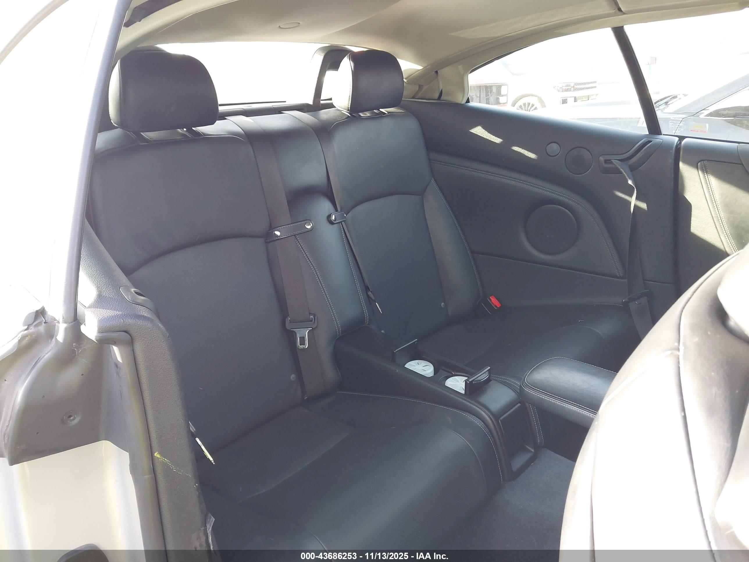 LEXUS IS image 8