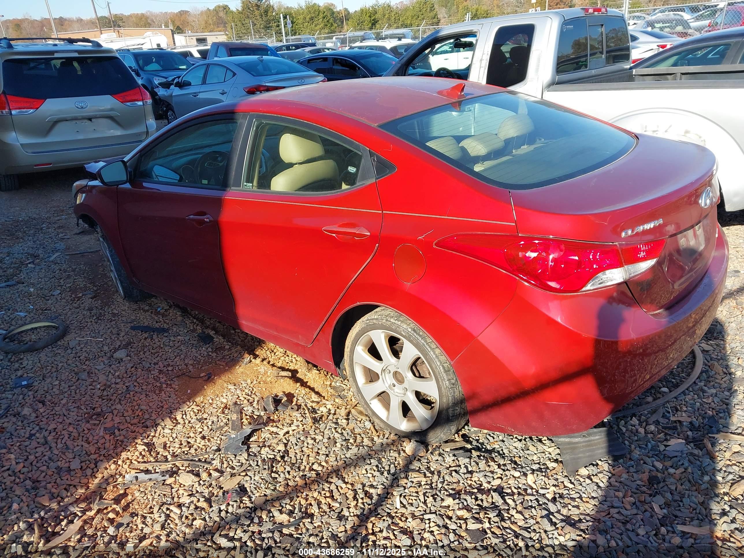 HYUNDAI ELANTRA image 3