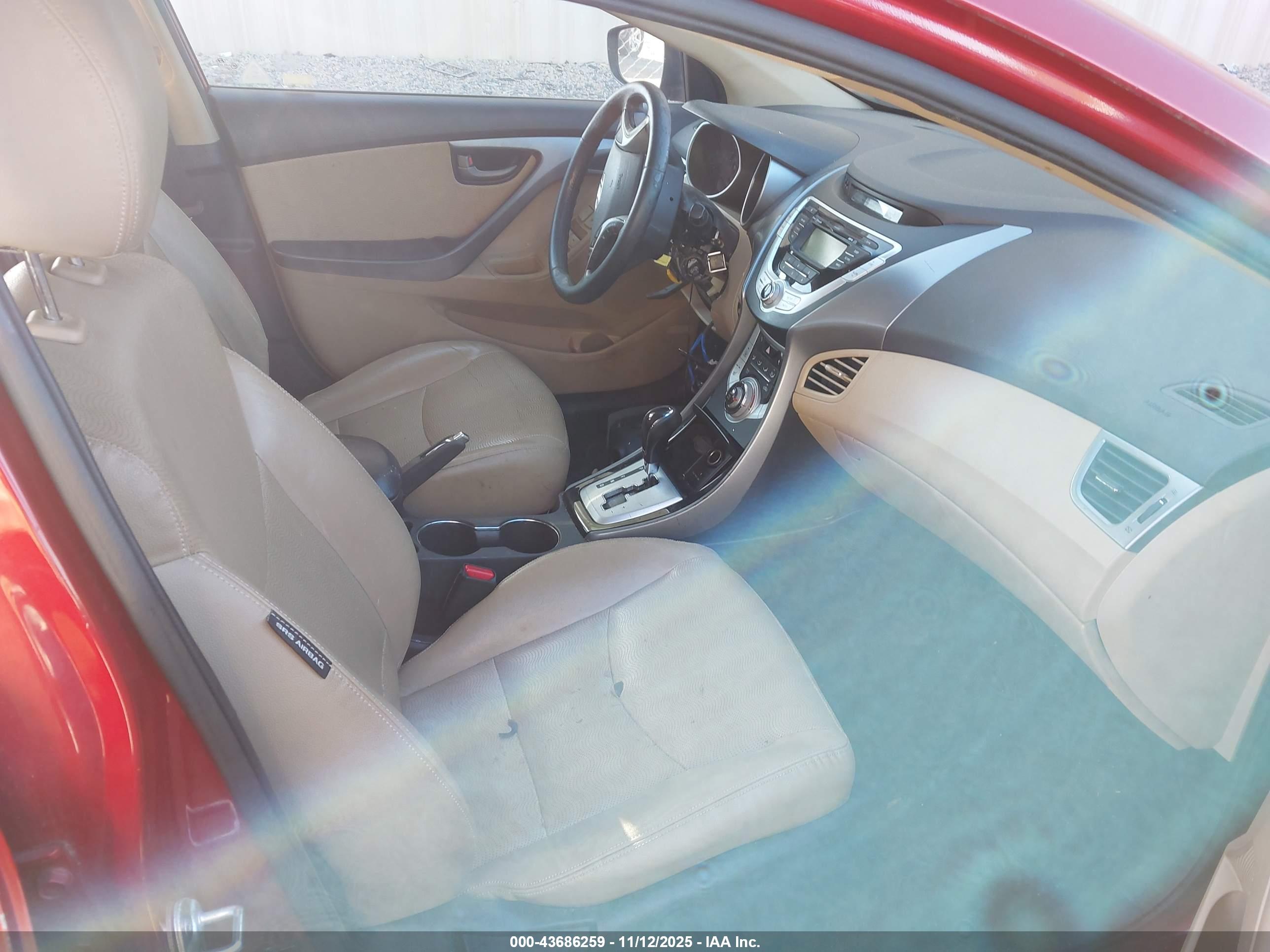 HYUNDAI ELANTRA image 5