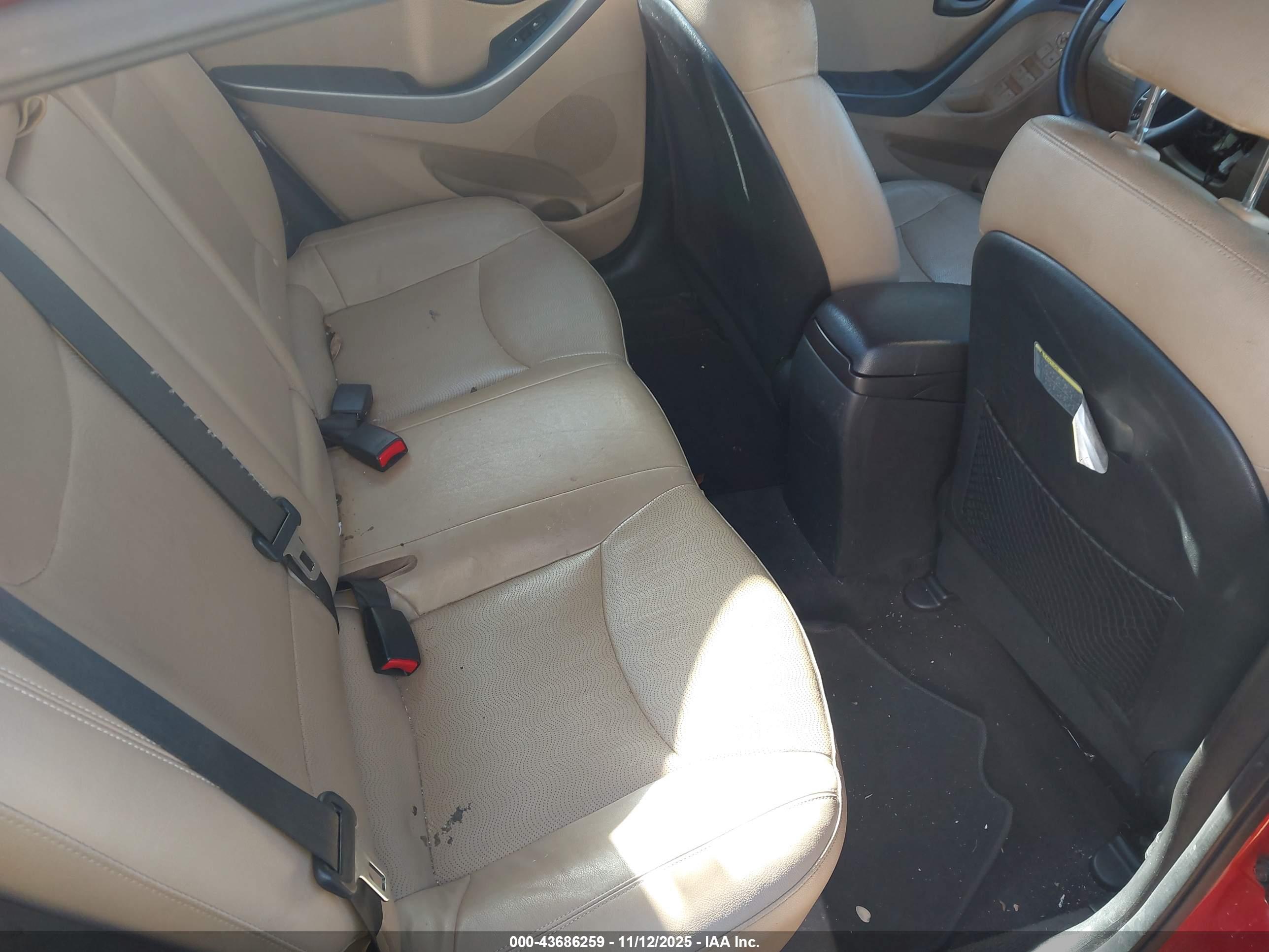 HYUNDAI ELANTRA image 8