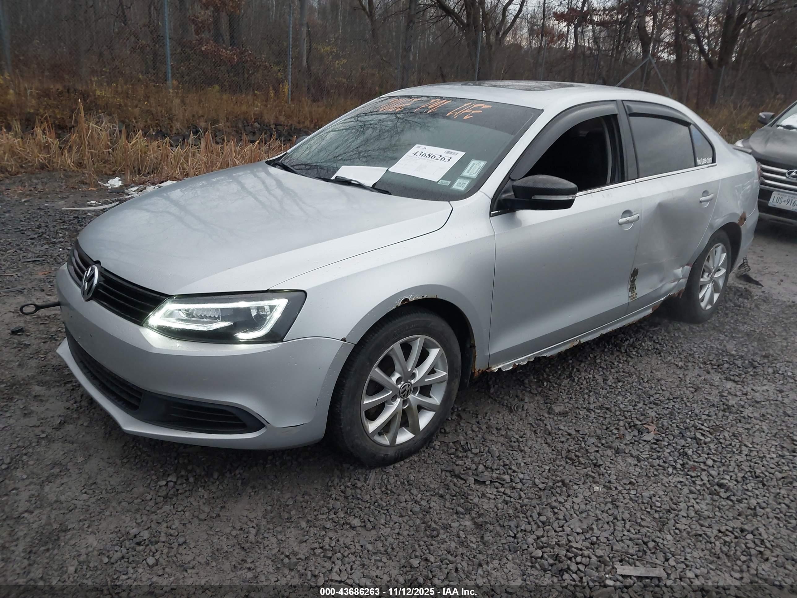 VOLKSWAGEN JETTA image 2