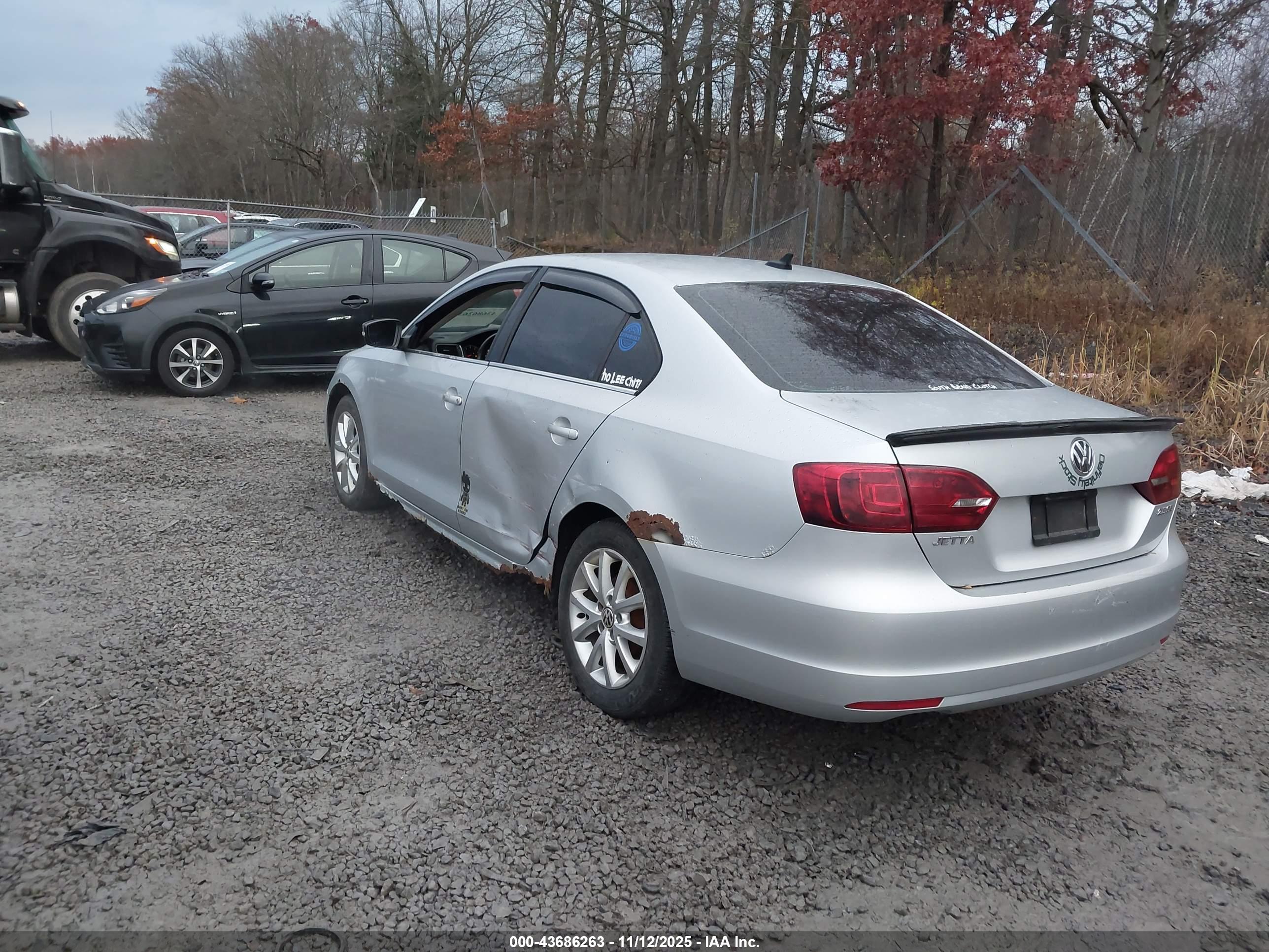VOLKSWAGEN JETTA image 3