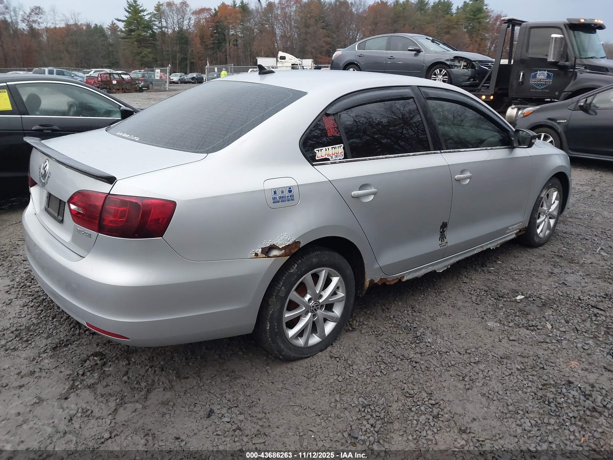 VOLKSWAGEN JETTA image 4