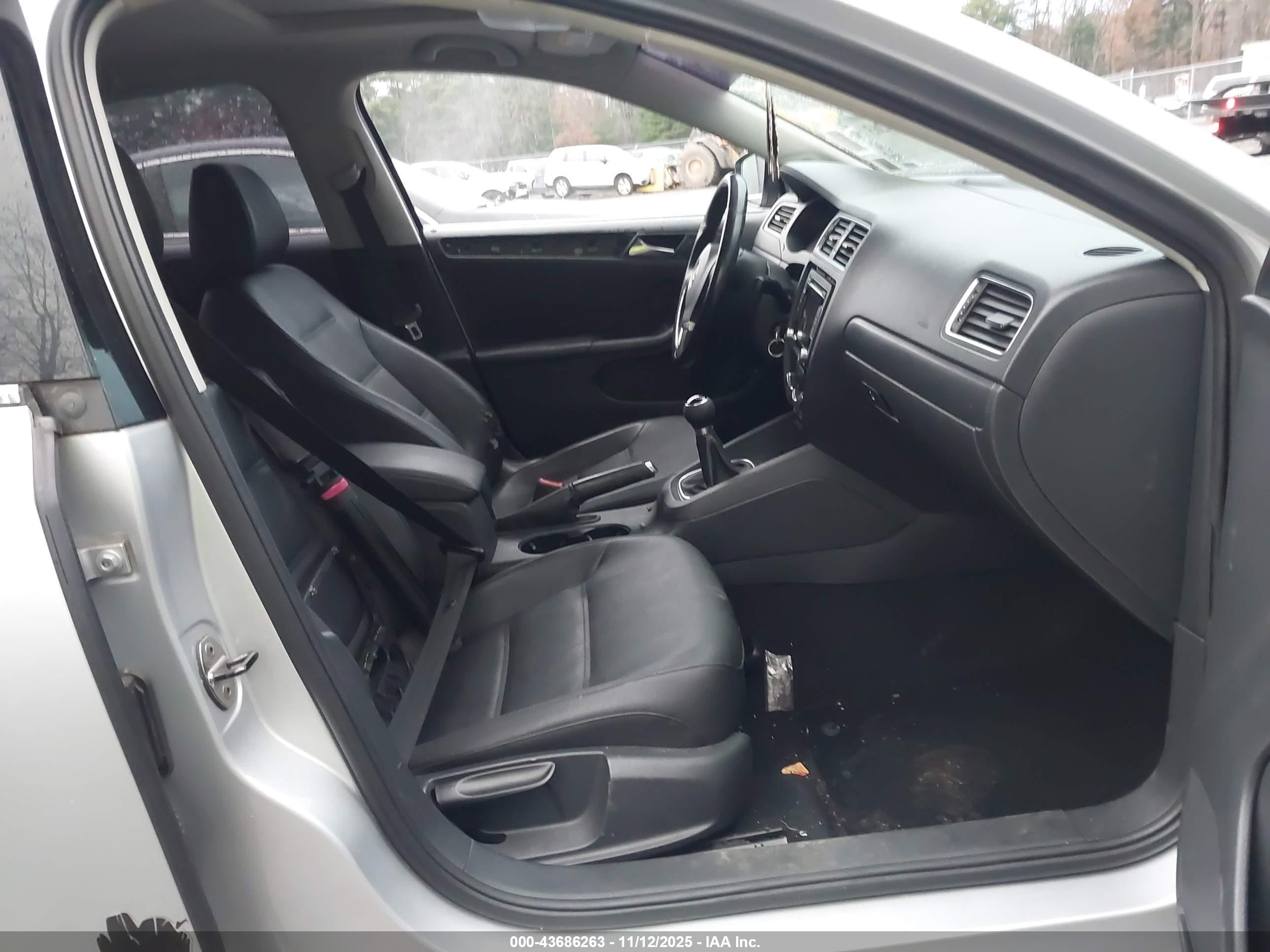 VOLKSWAGEN JETTA image 5