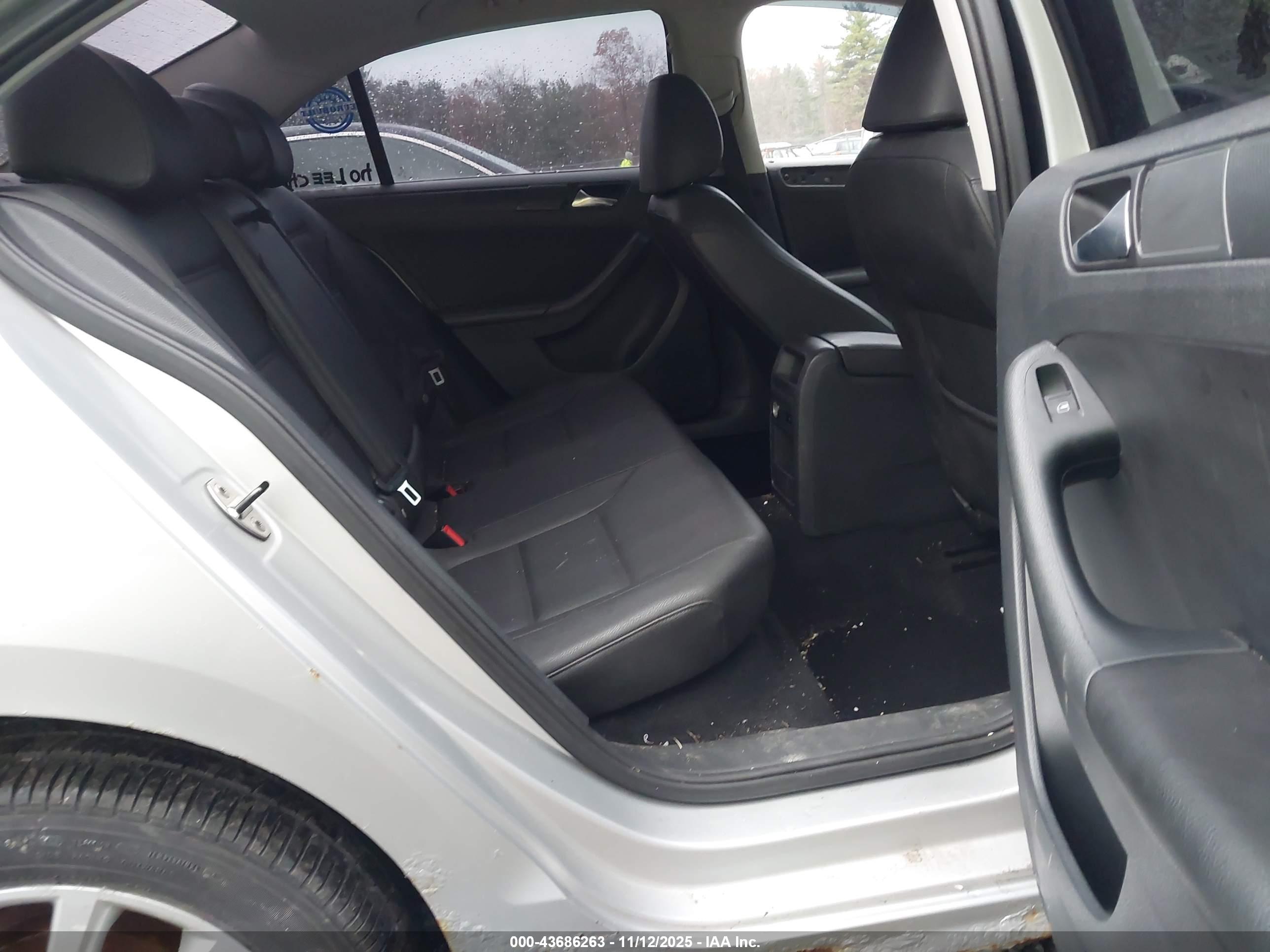 VOLKSWAGEN JETTA image 8