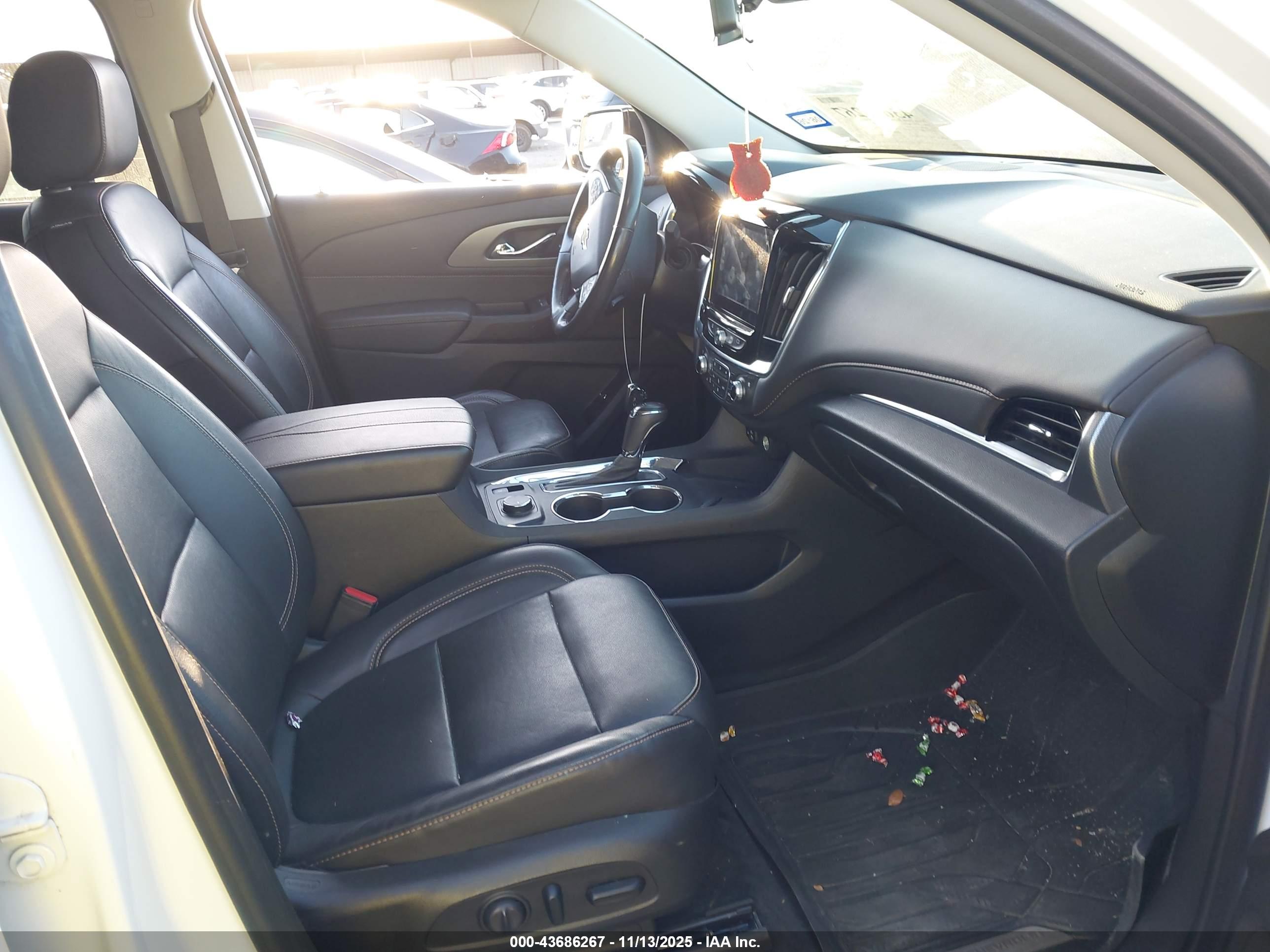 CHEVROLET TRAVERSE image 5