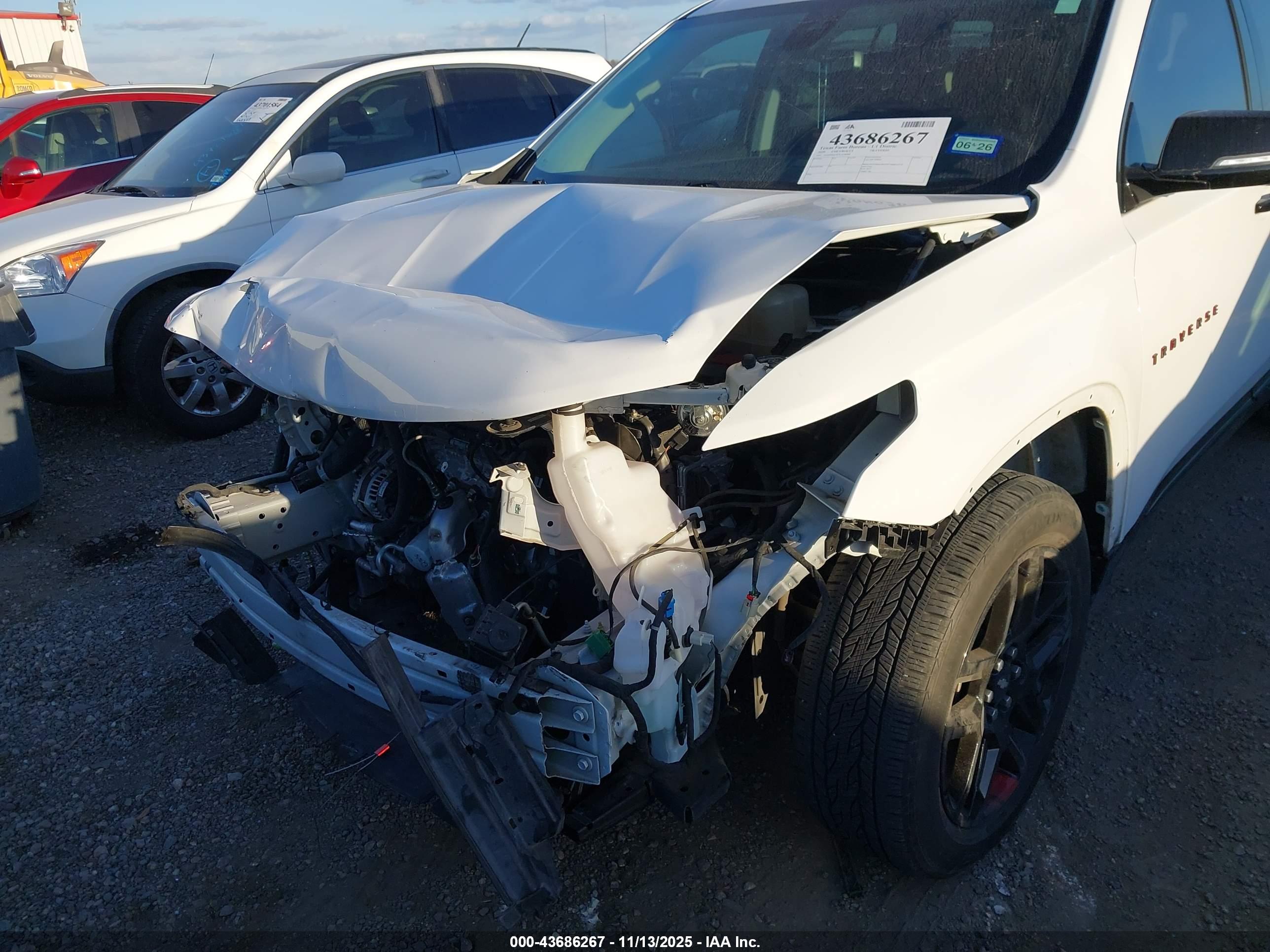 CHEVROLET TRAVERSE image 6
