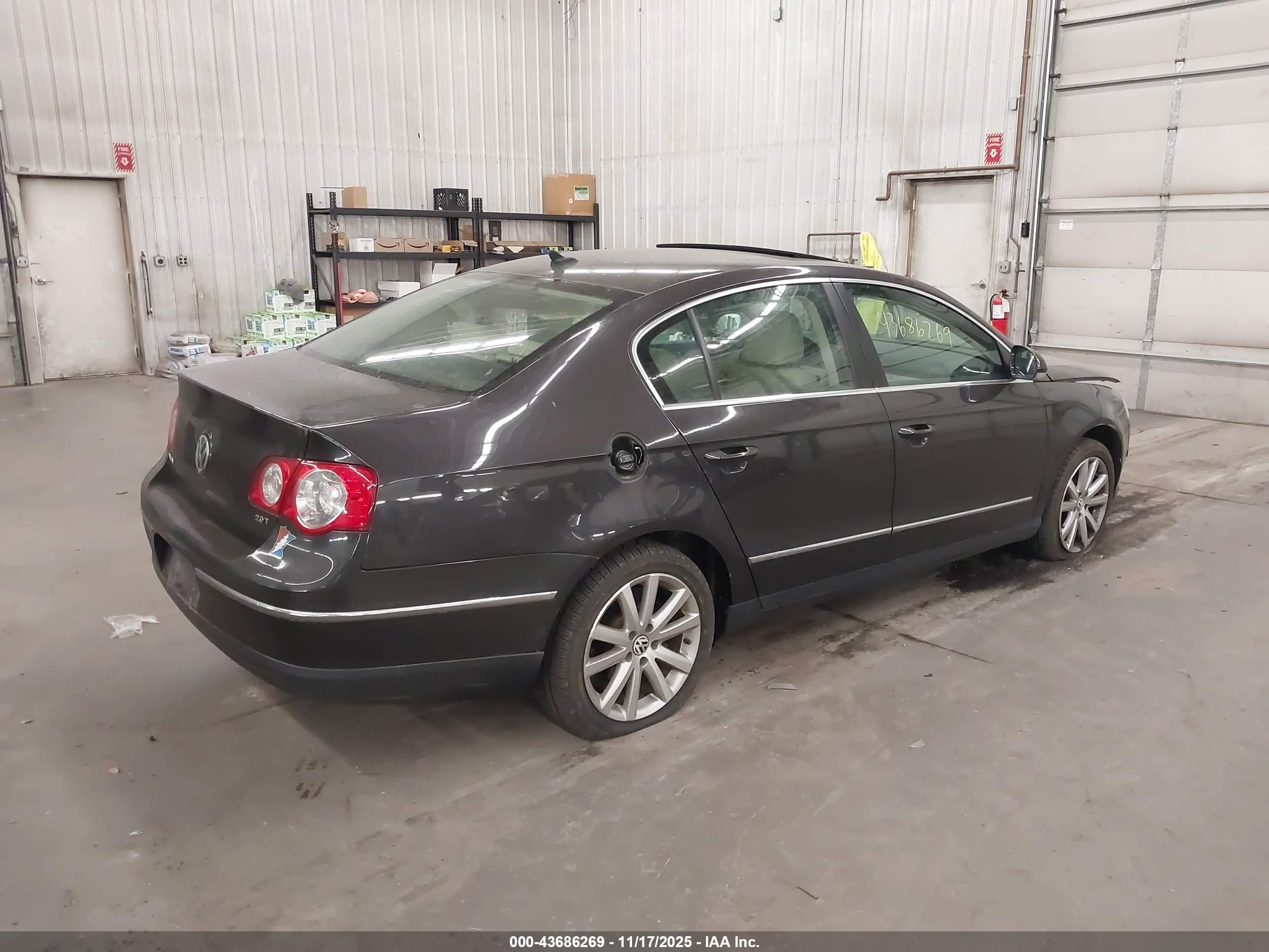 VOLKSWAGEN PASSAT image 4