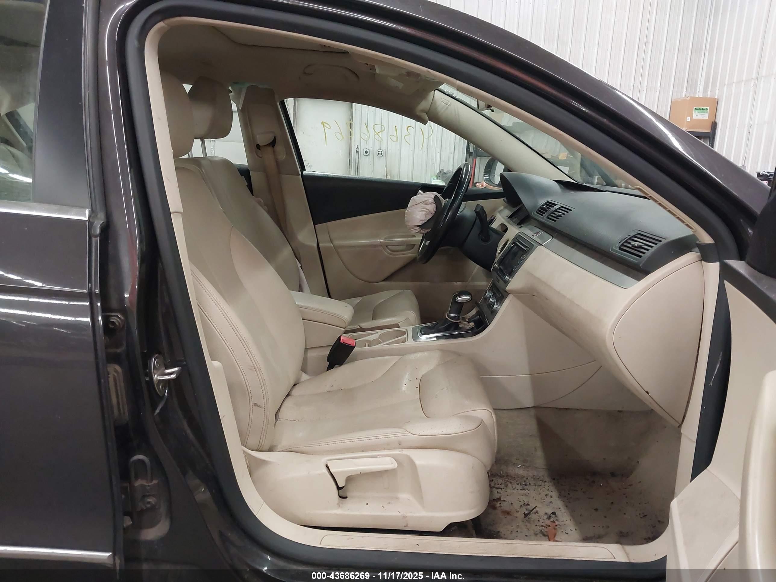 VOLKSWAGEN PASSAT image 5