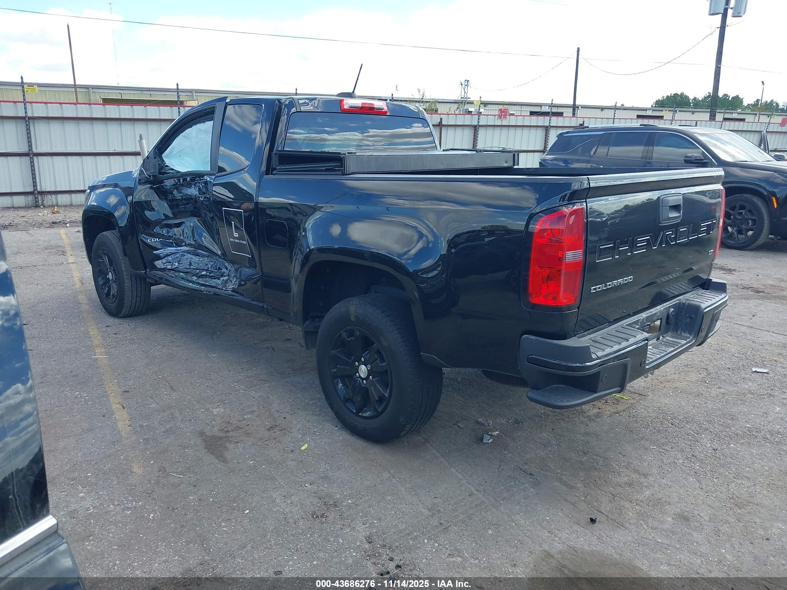 CHEVROLET COLORADO image 3