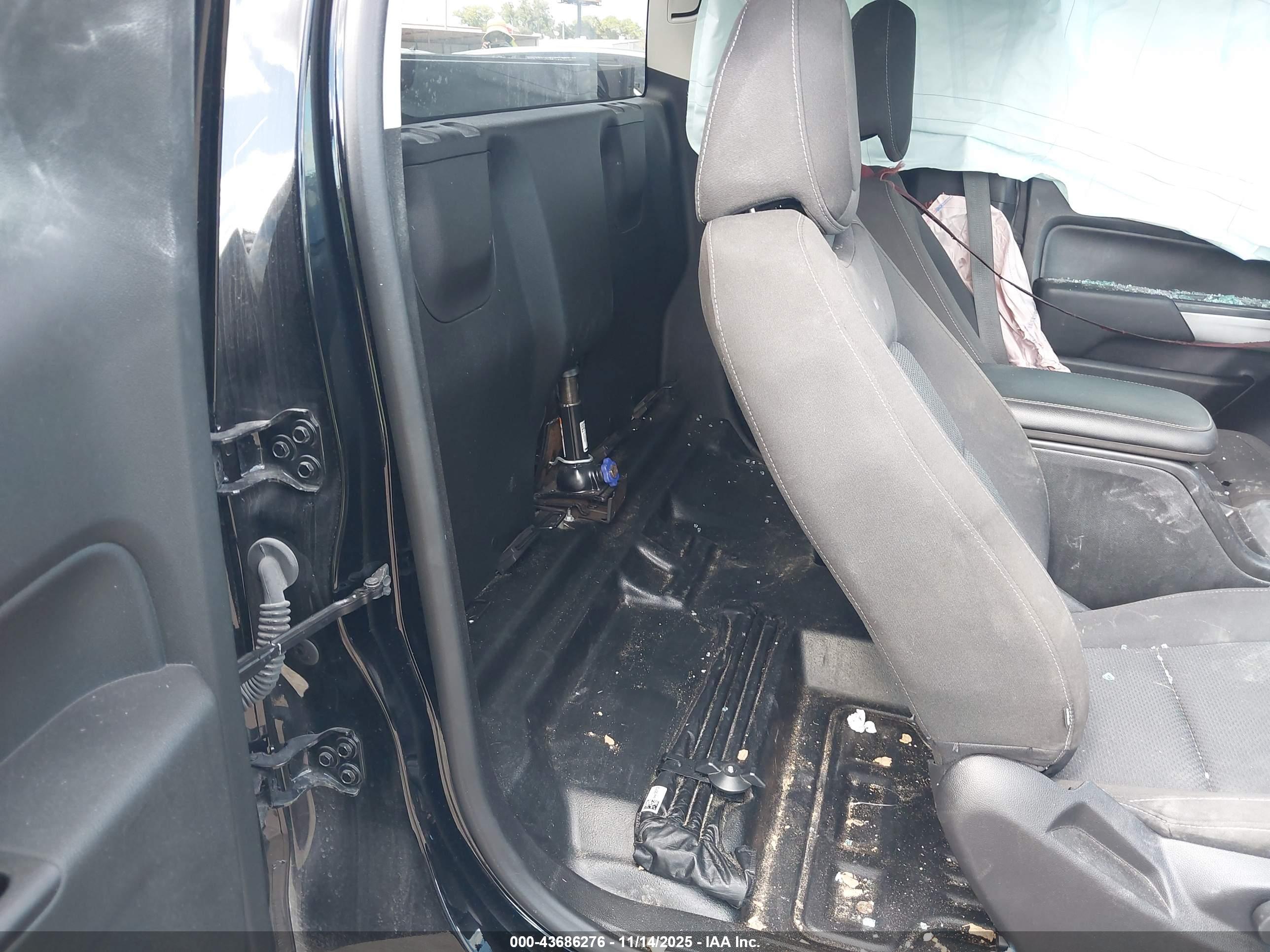 CHEVROLET COLORADO image 8
