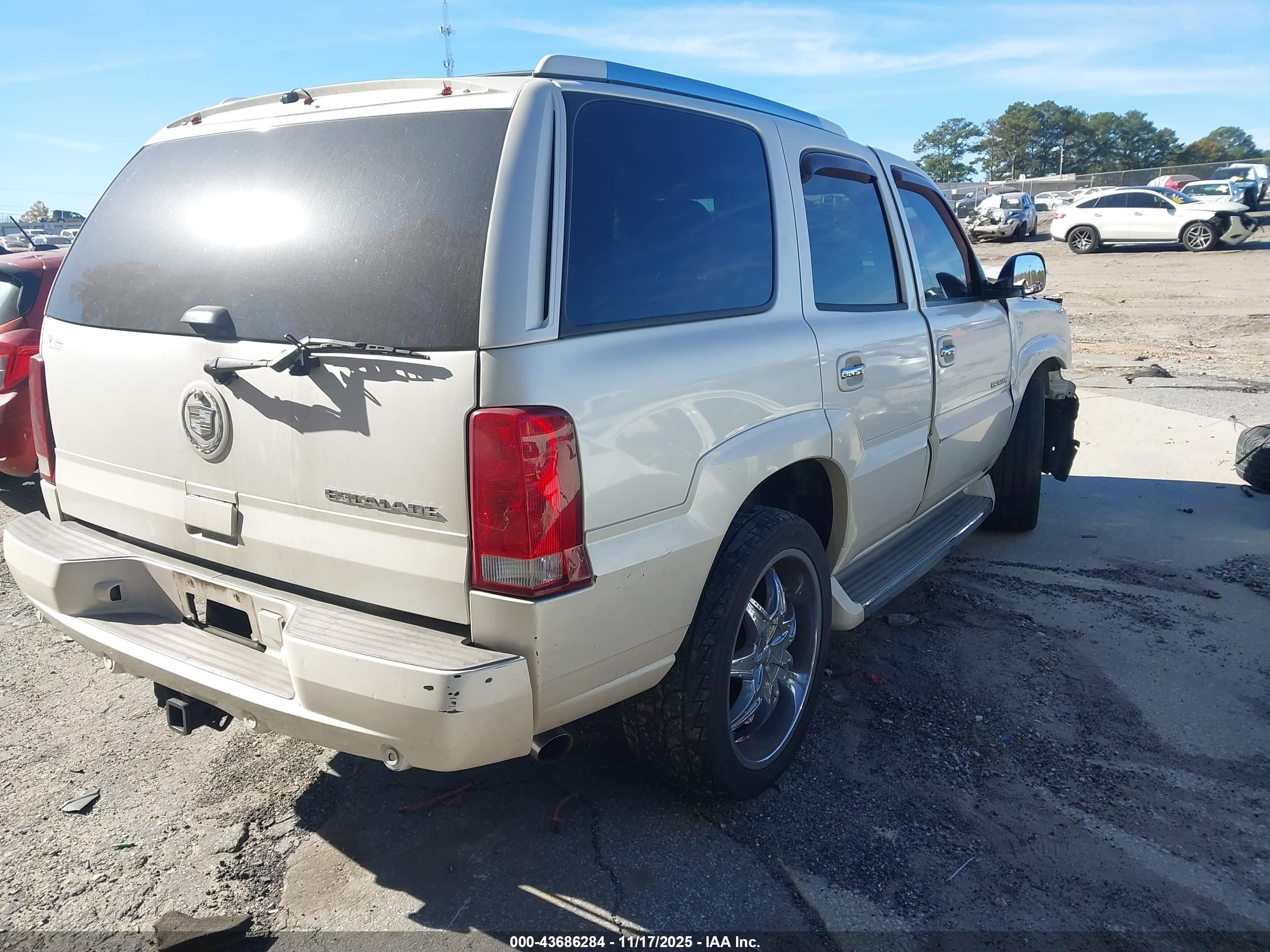 CADILLAC ESCALADE image 4