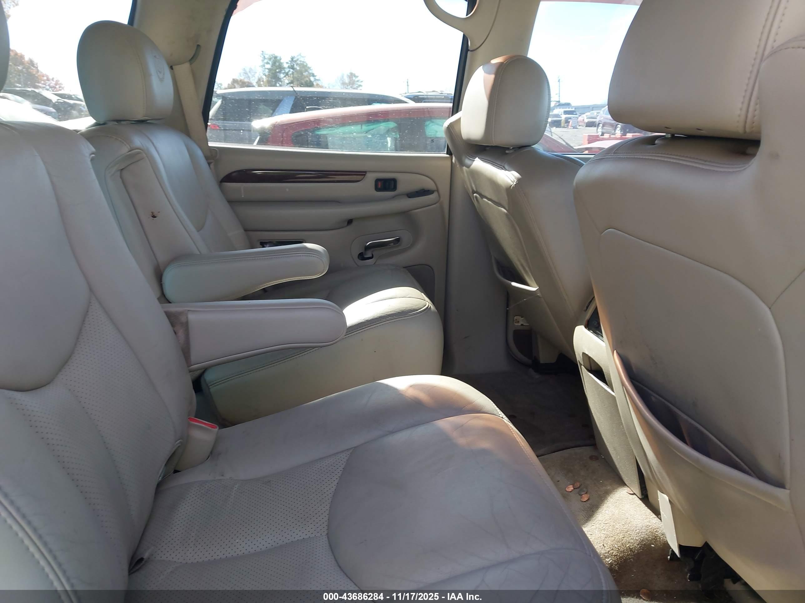 CADILLAC ESCALADE image 8