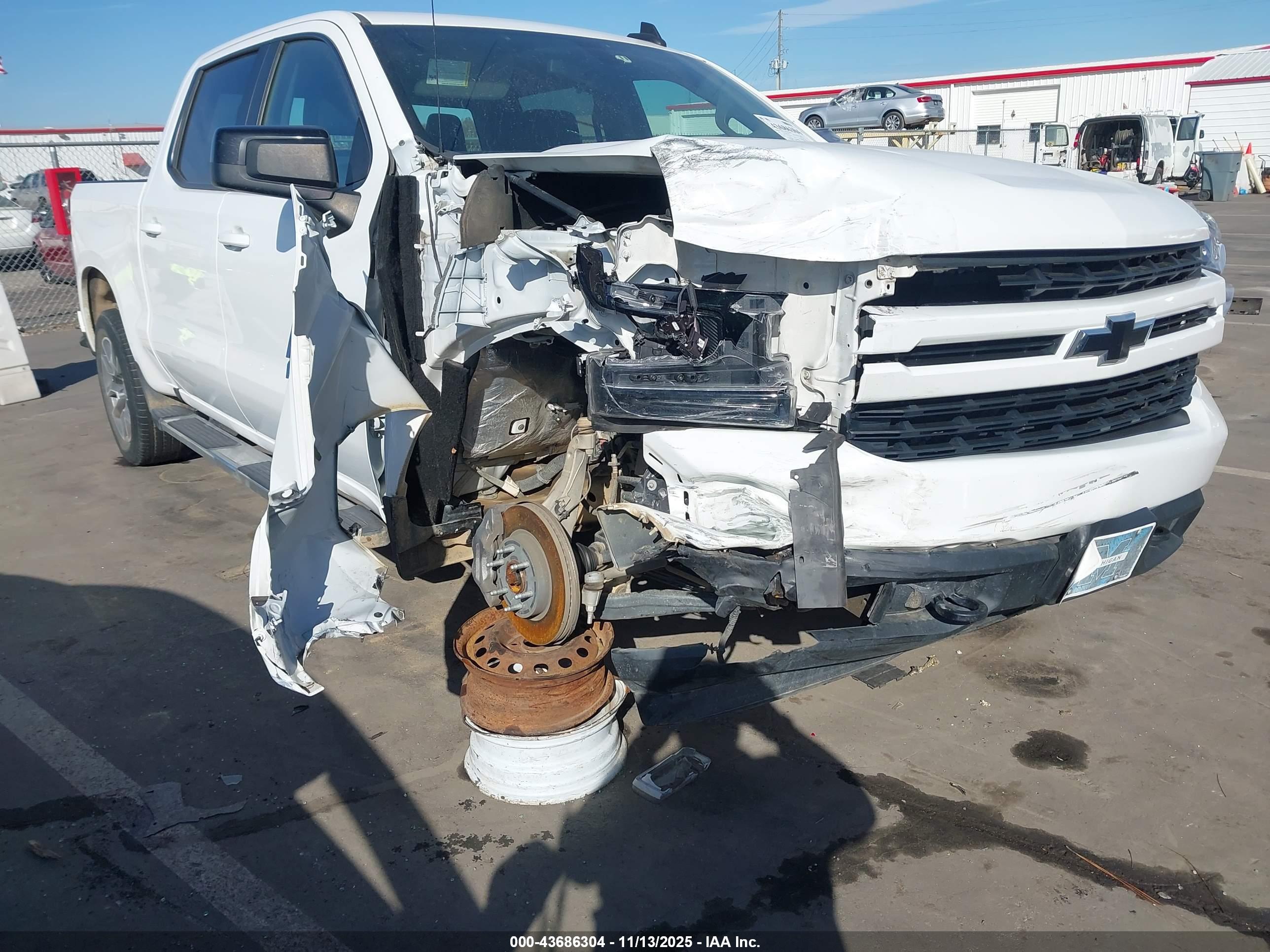 CHEVROLET SILVERADO image 6