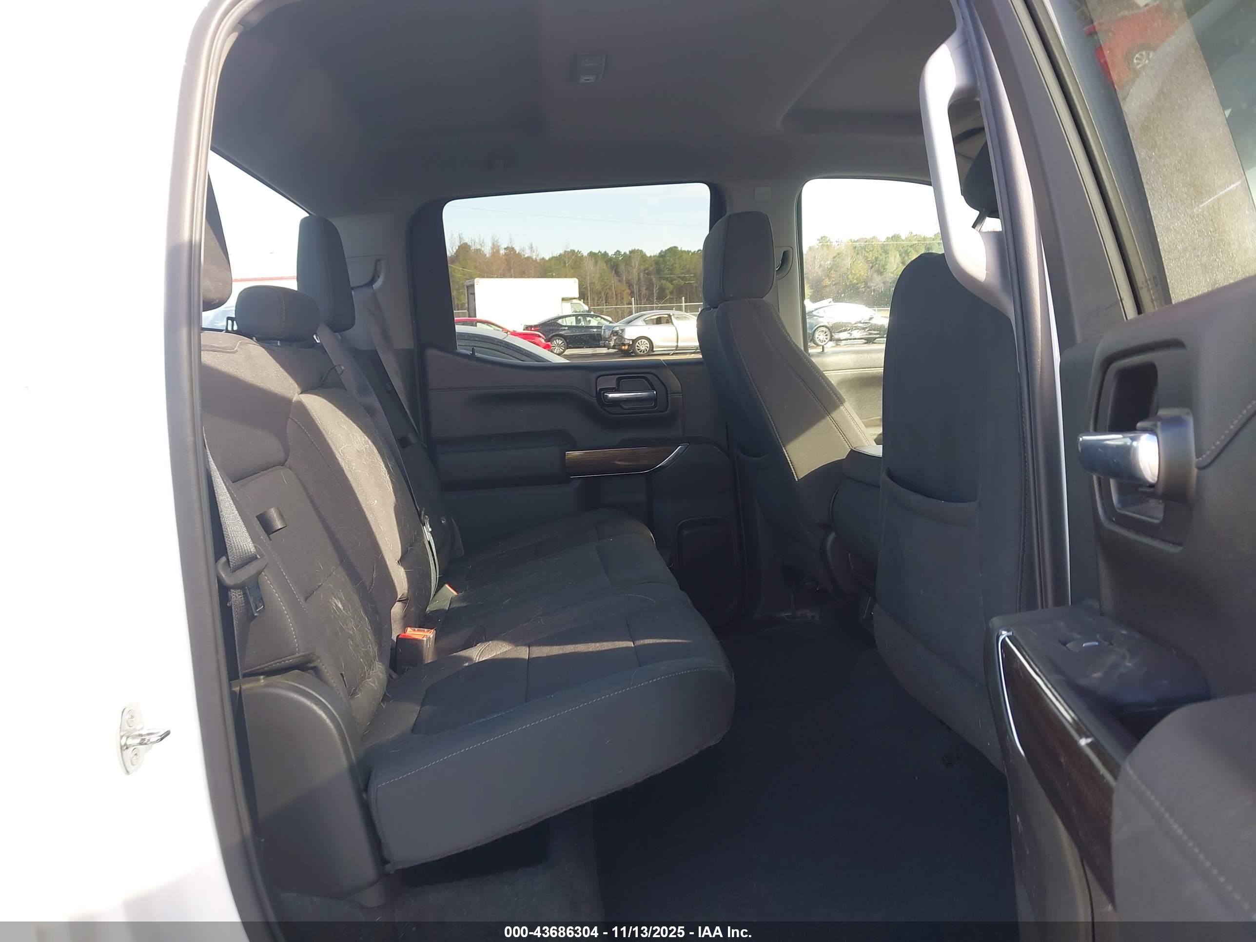 CHEVROLET SILVERADO image 8
