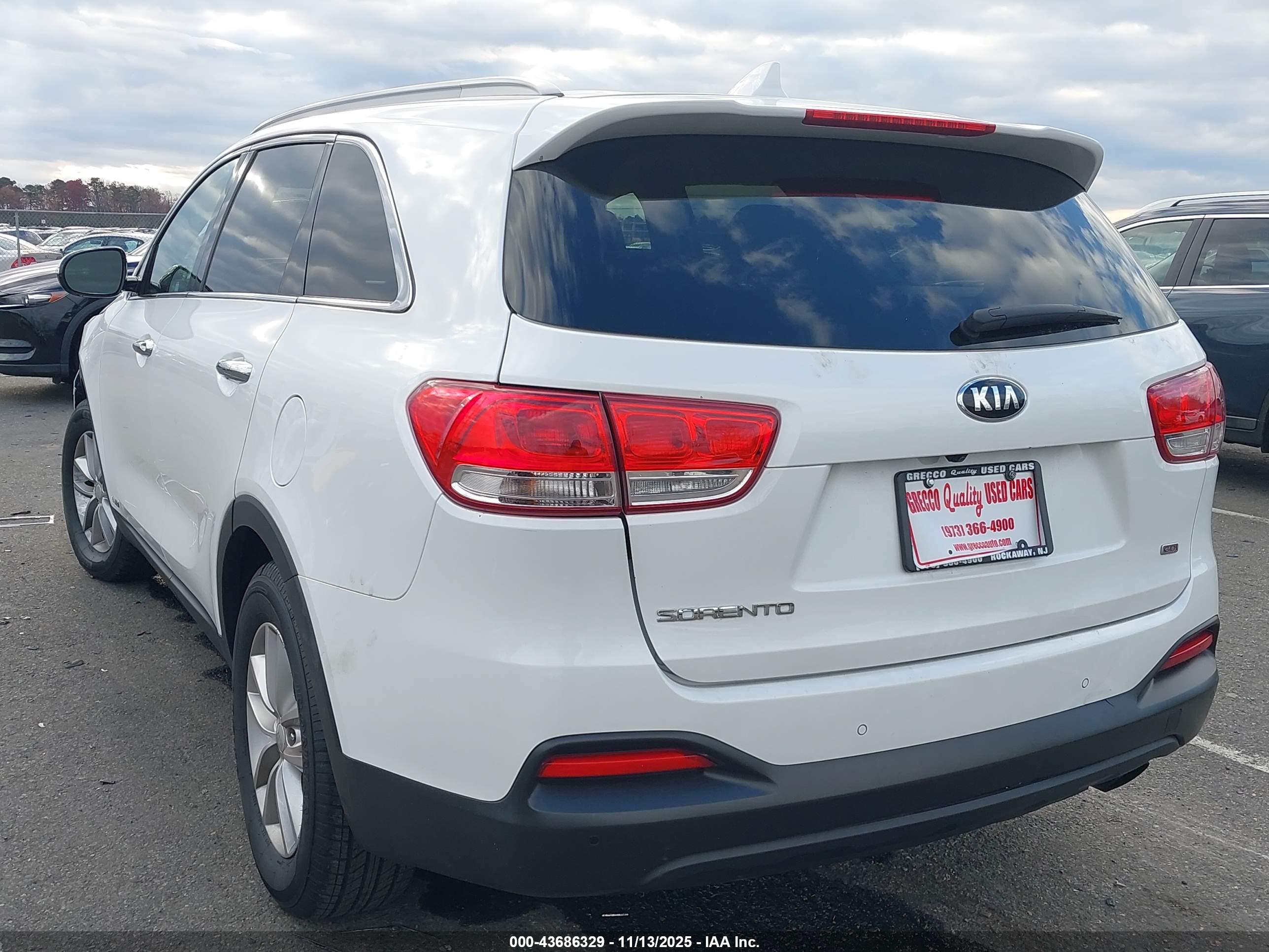 KIA SORENTO image 3