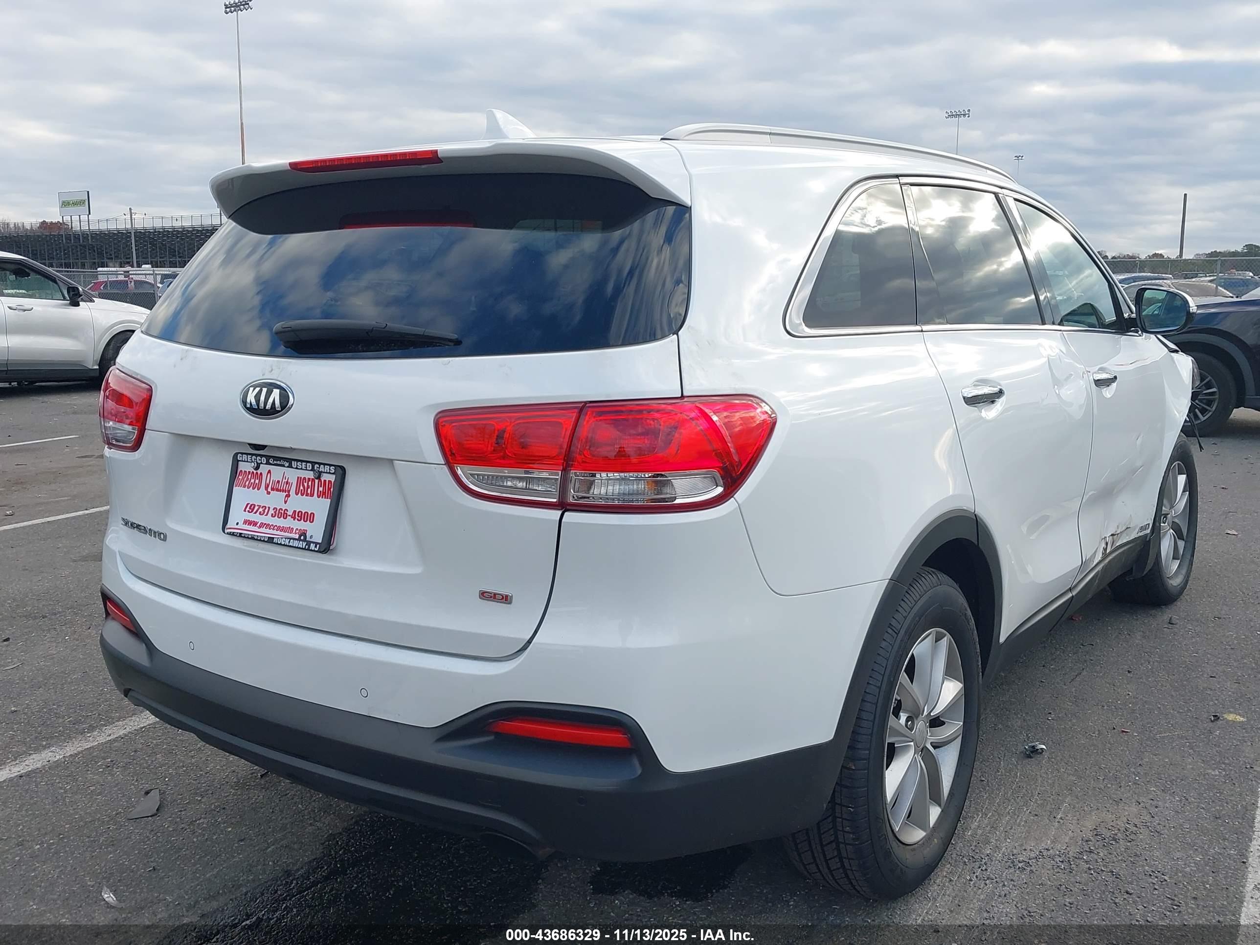 KIA SORENTO image 4