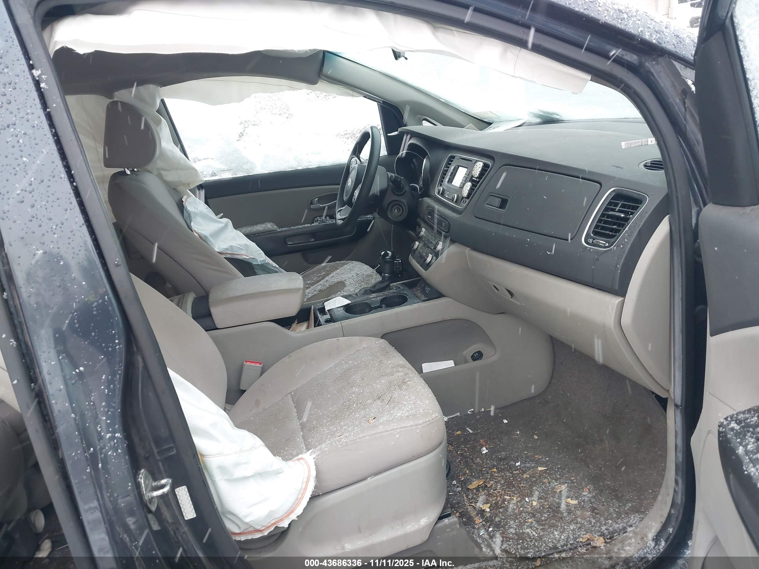 KIA SEDONA image 5